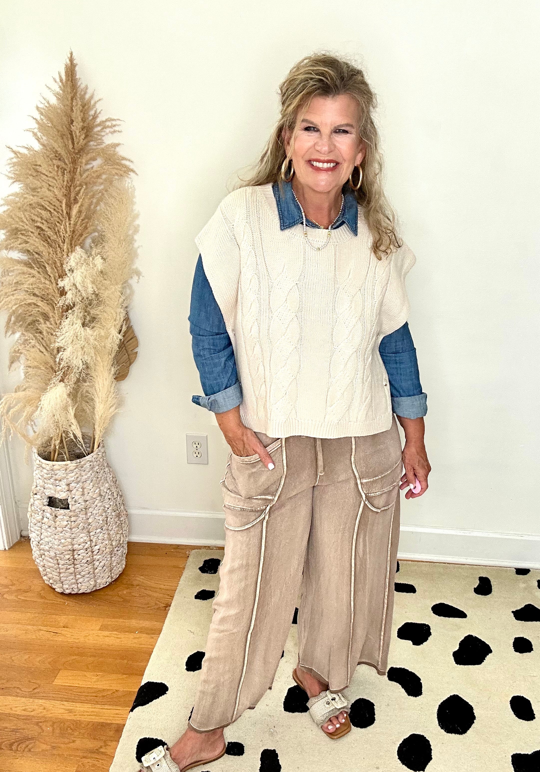 SIDE TAB CABLE KNIT SWEATER VEST