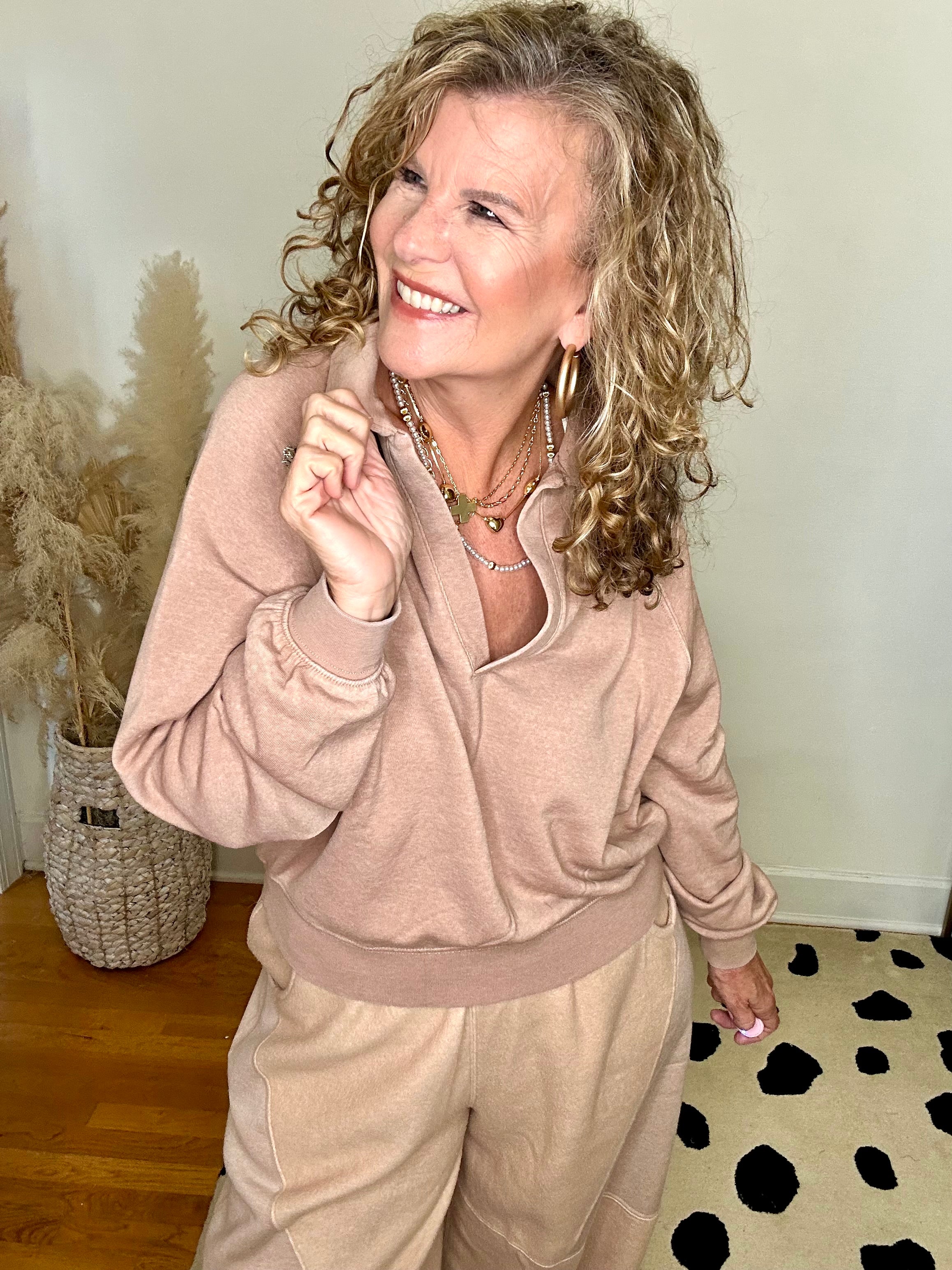 RAGLAN SLEEVE SWEATSHIRT