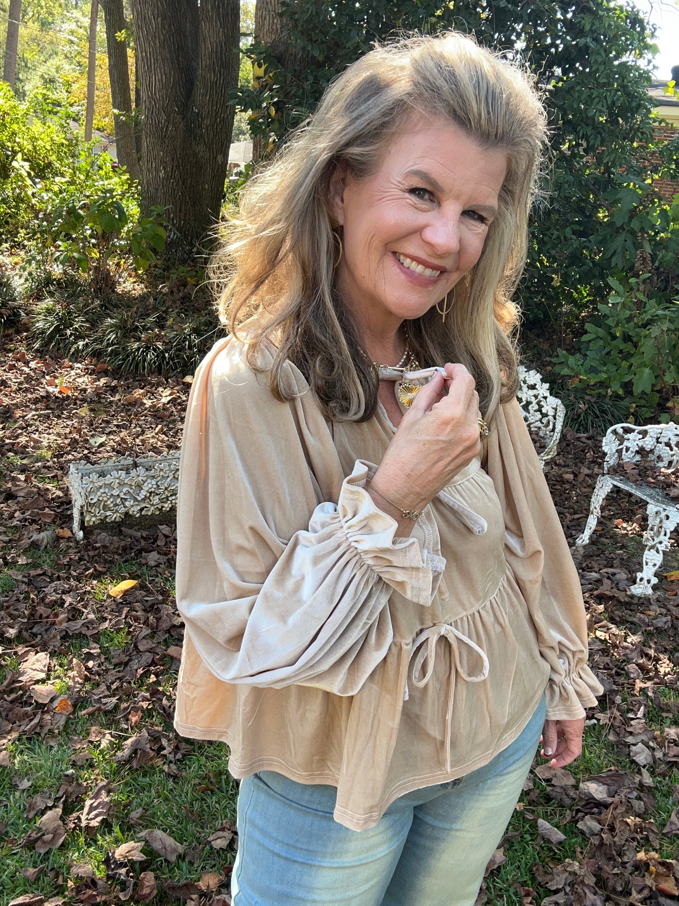 CHAMPAGNE VELVET BOW TOP