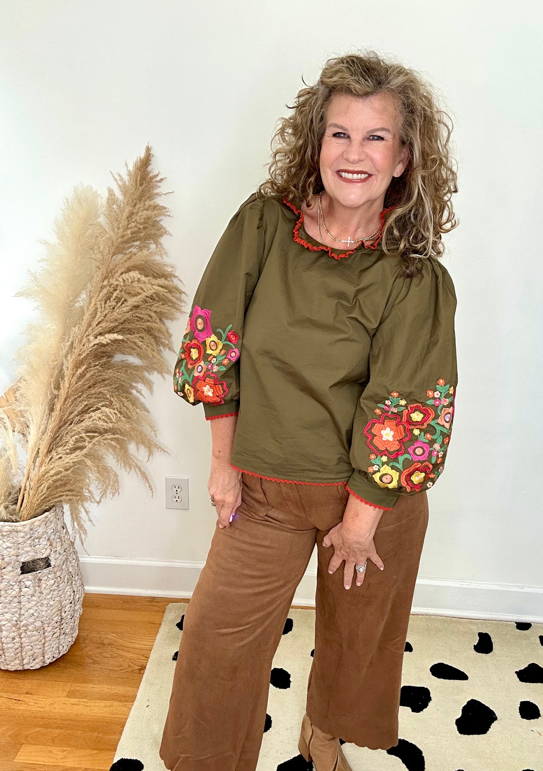 LACE TRIM EDGE EMBROIDERED TOP