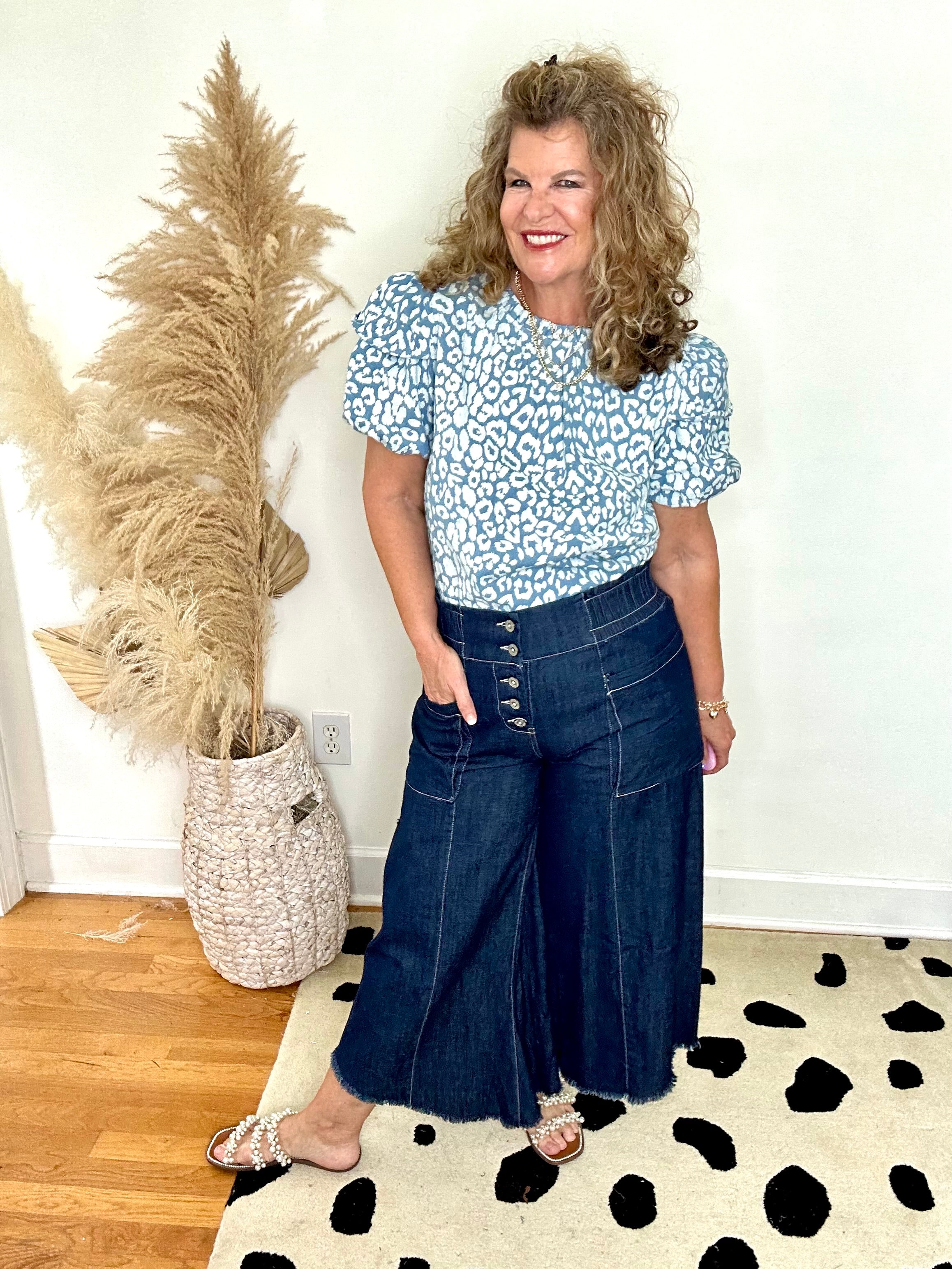 FRAYED DENIM CROP PANT