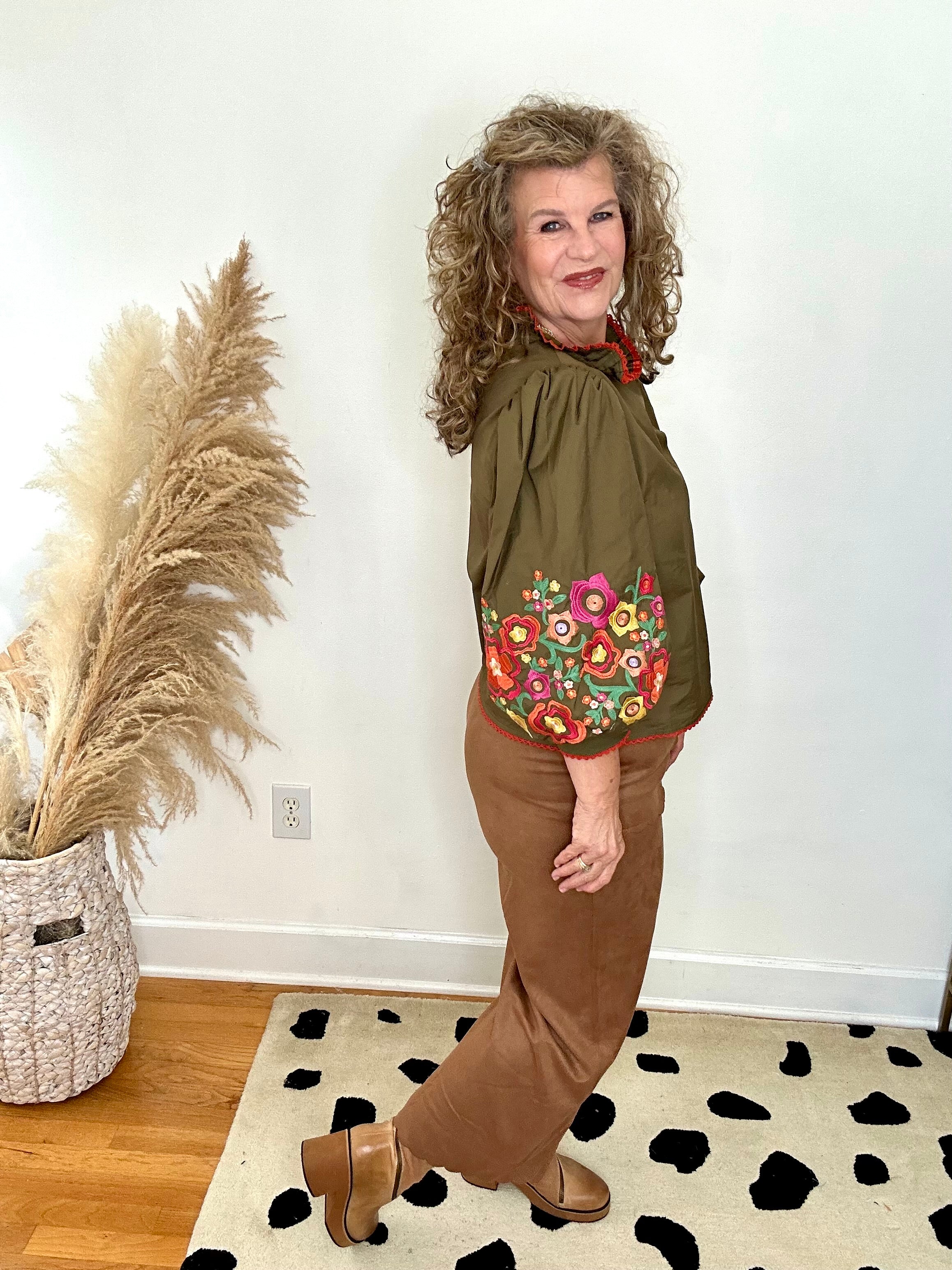 LACE TRIM EDGE EMBROIDERED TOP