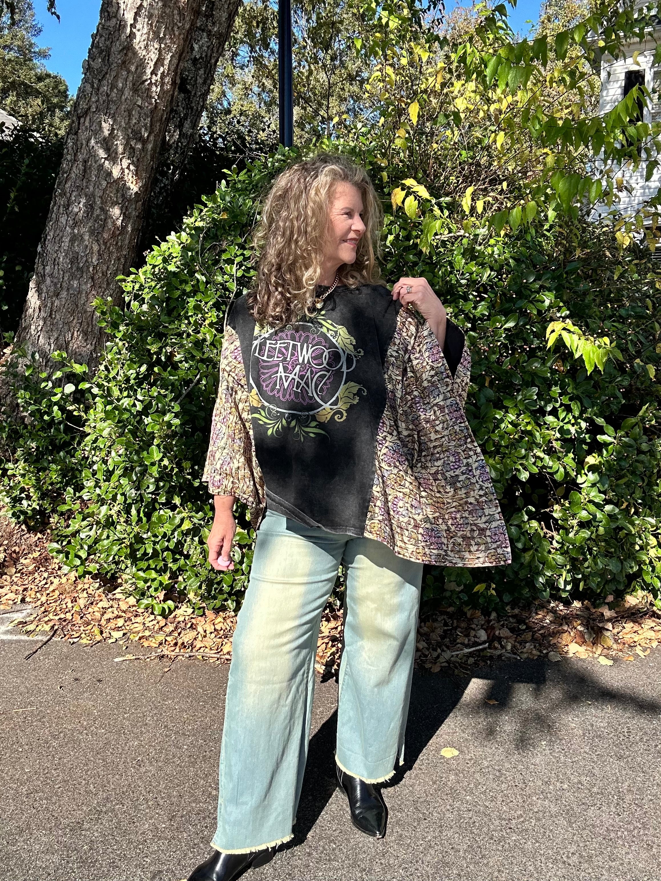 GO YOUR OWN WAY GRAPHIC TOP