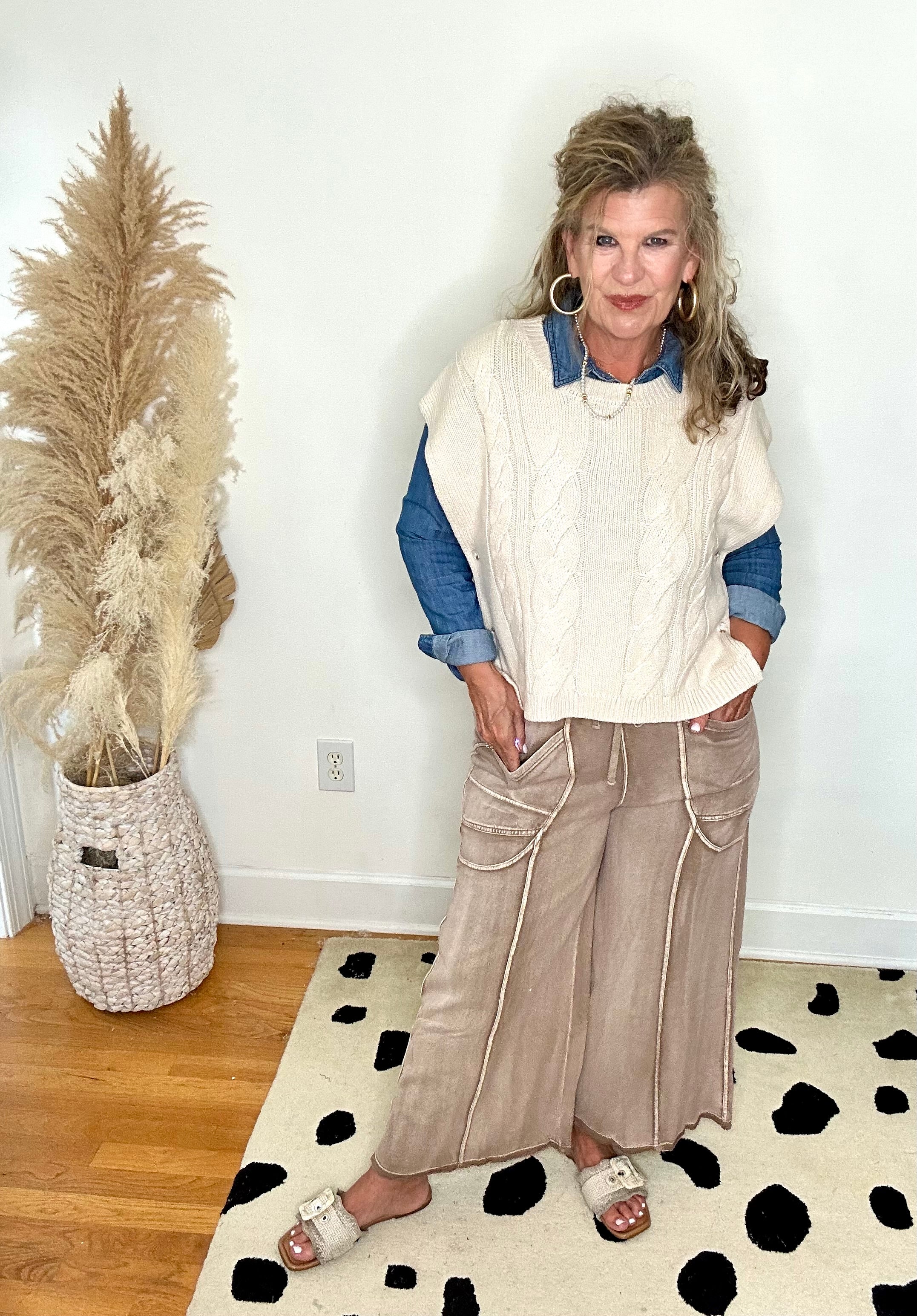 SIDE TAB CABLE KNIT SWEATER VEST