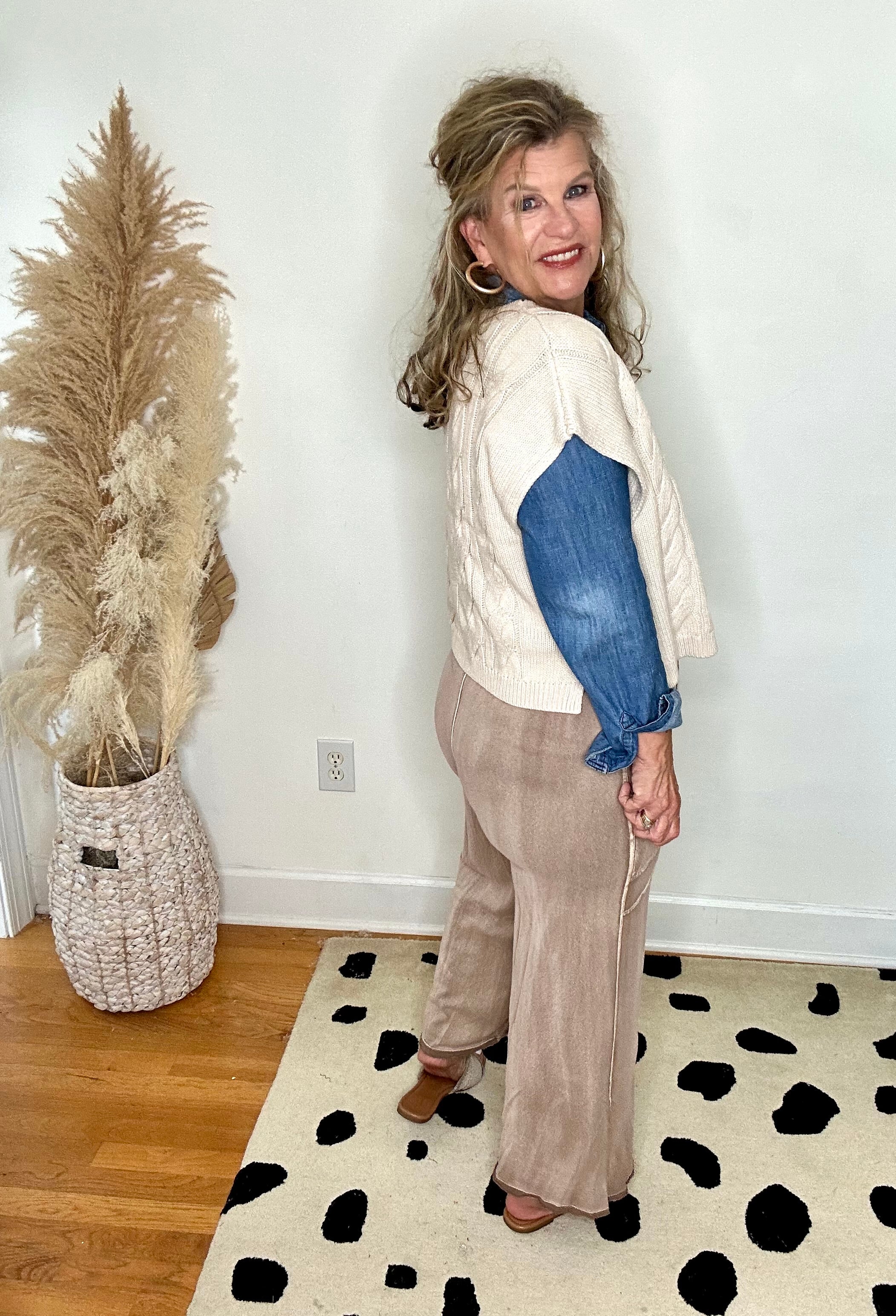 SIDE TAB CABLE KNIT SWEATER VEST