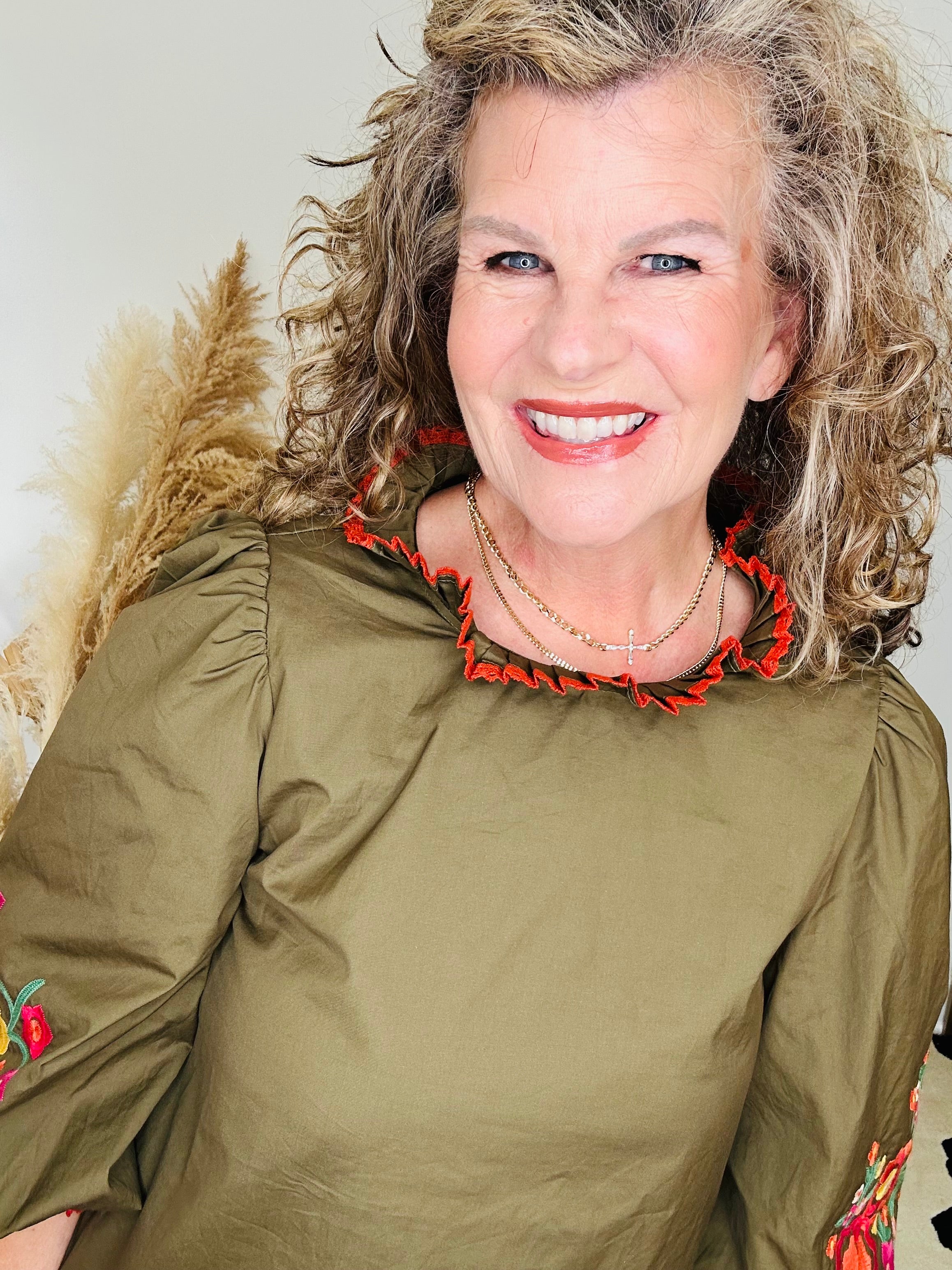 LACE TRIM EDGE EMBROIDERED TOP