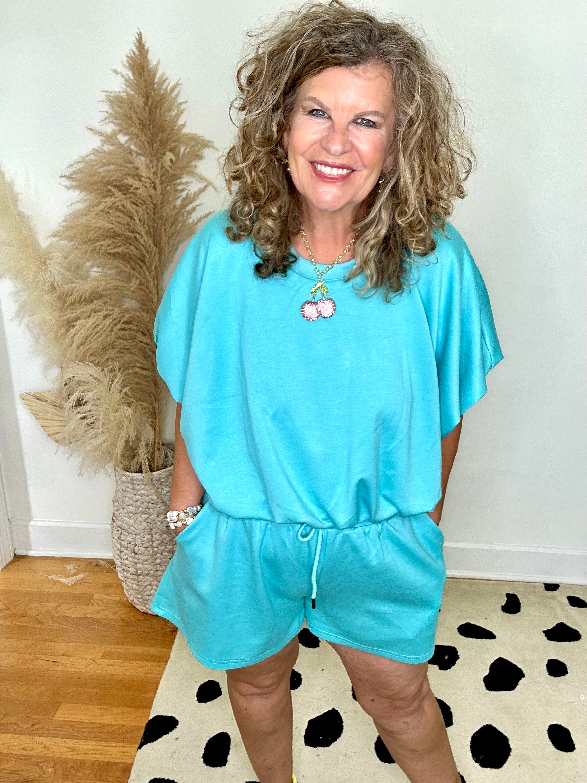 SOLID HIGH-WAIST PULL ON SHORT