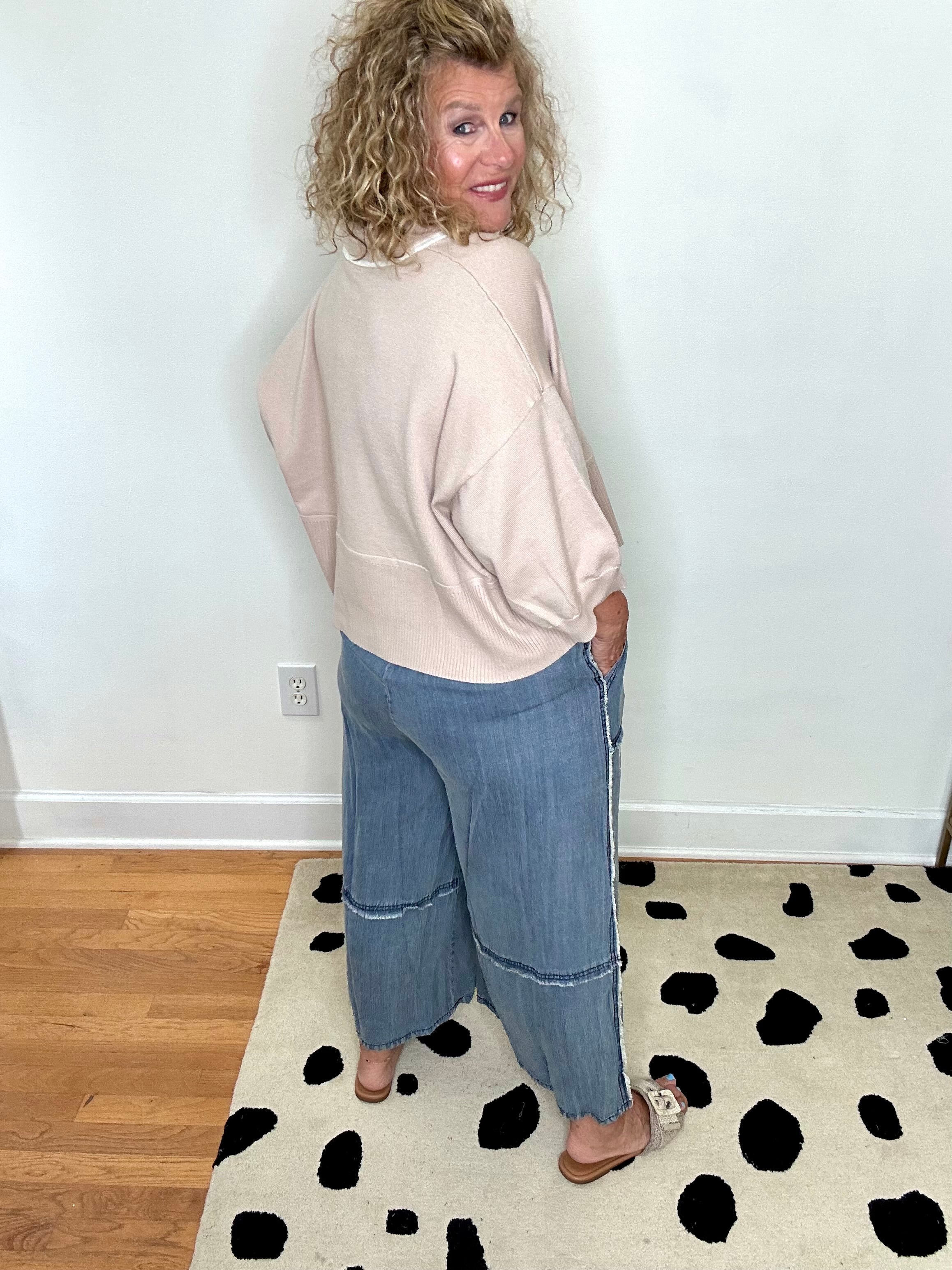 BEIGE KNIT TOP WITH COLLAR AND CONTRAST TRIM