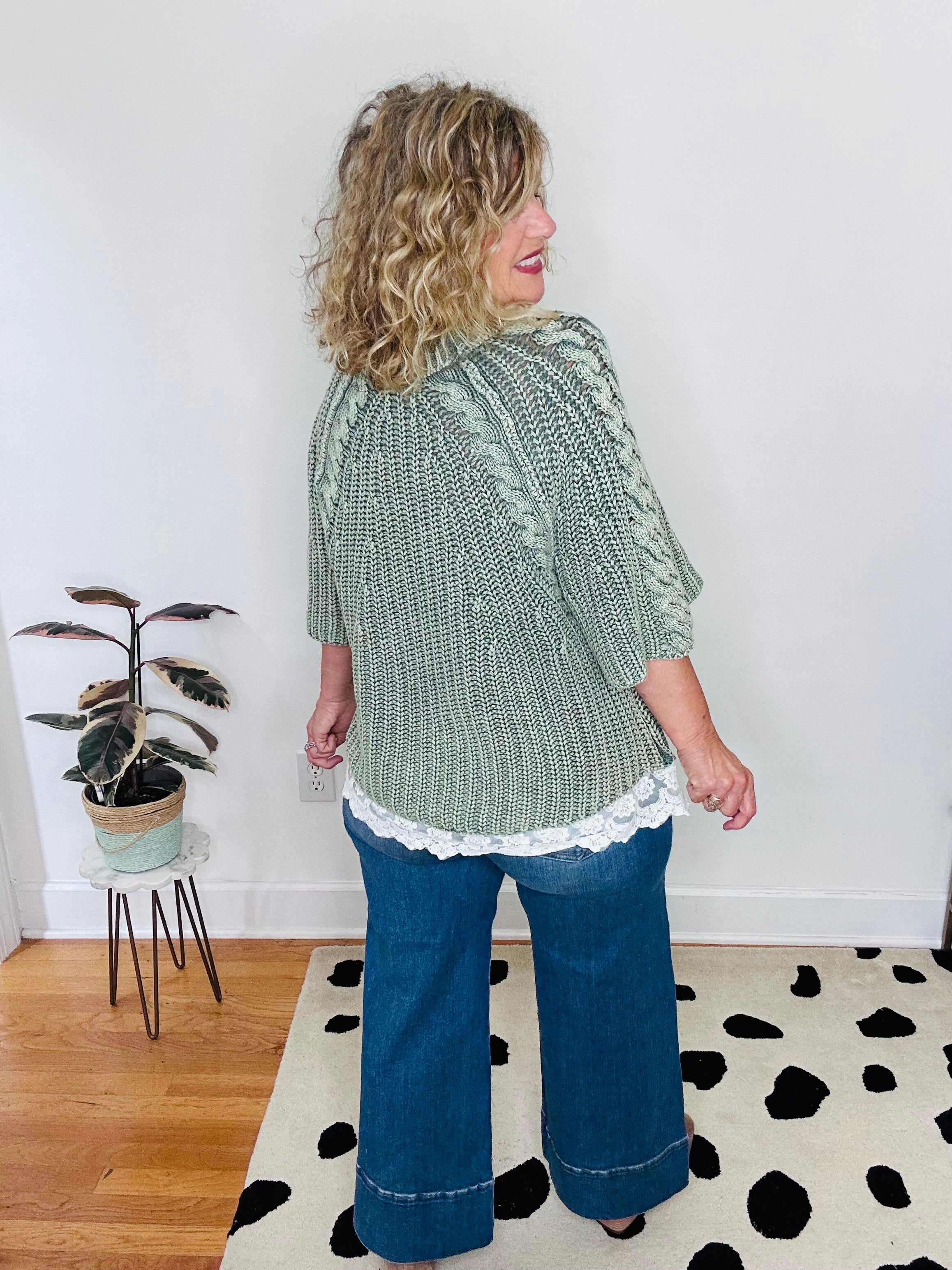 IZZY SWEATER