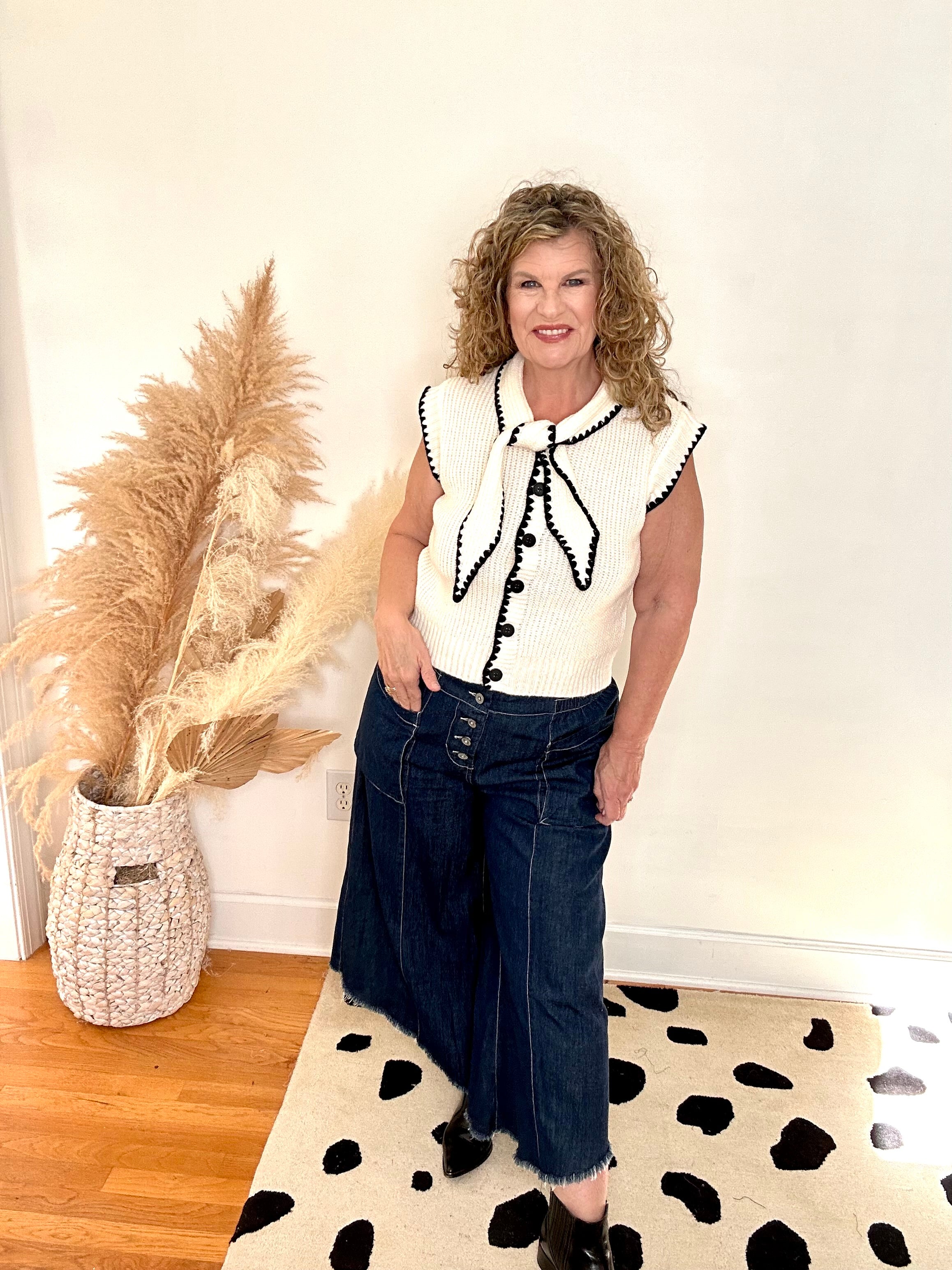 BLANKET STITCH TIE NECK SWEATER VEST- IVORY/BLACK