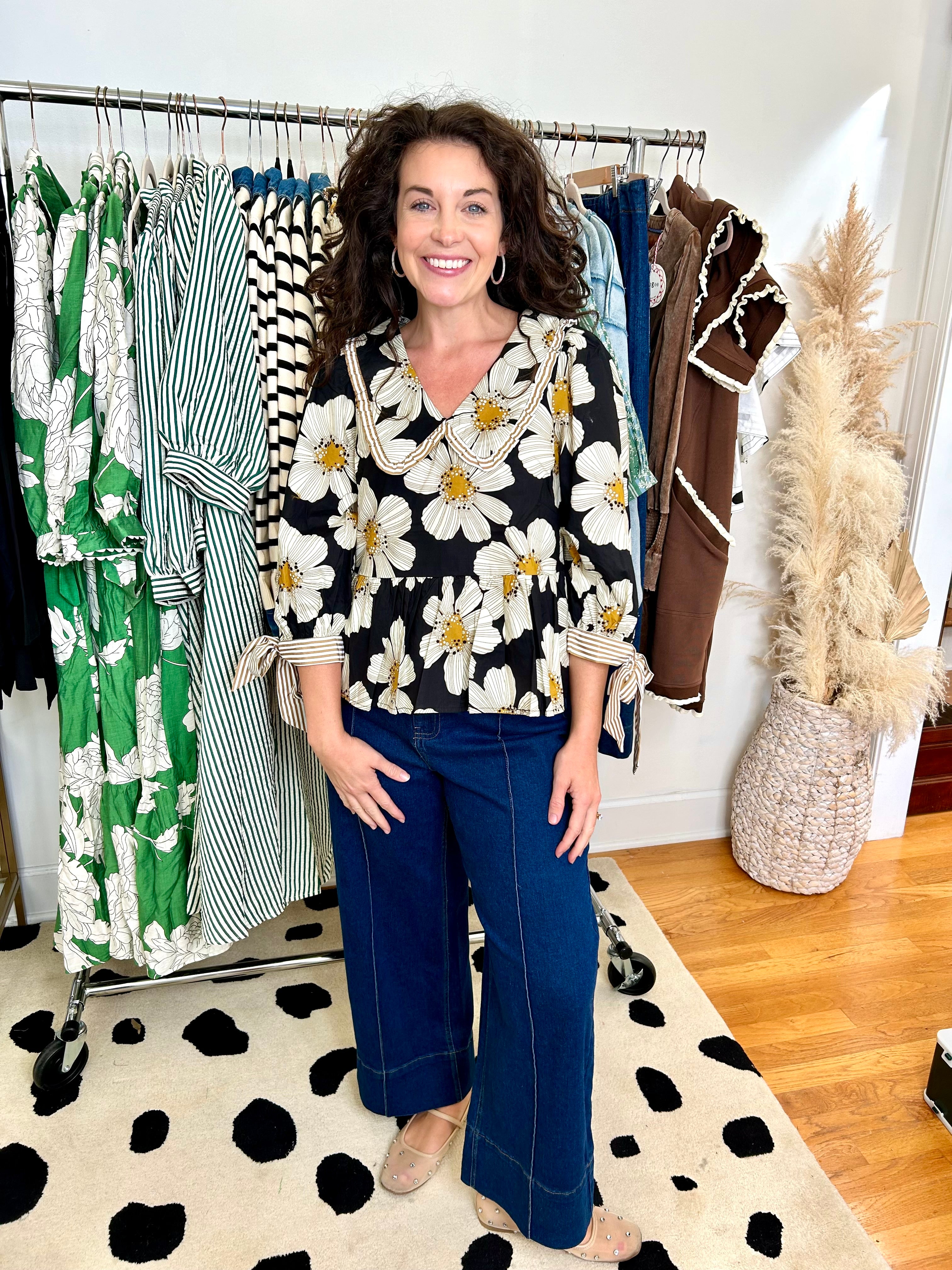 BLACK AND WHITE FLORAL TOP