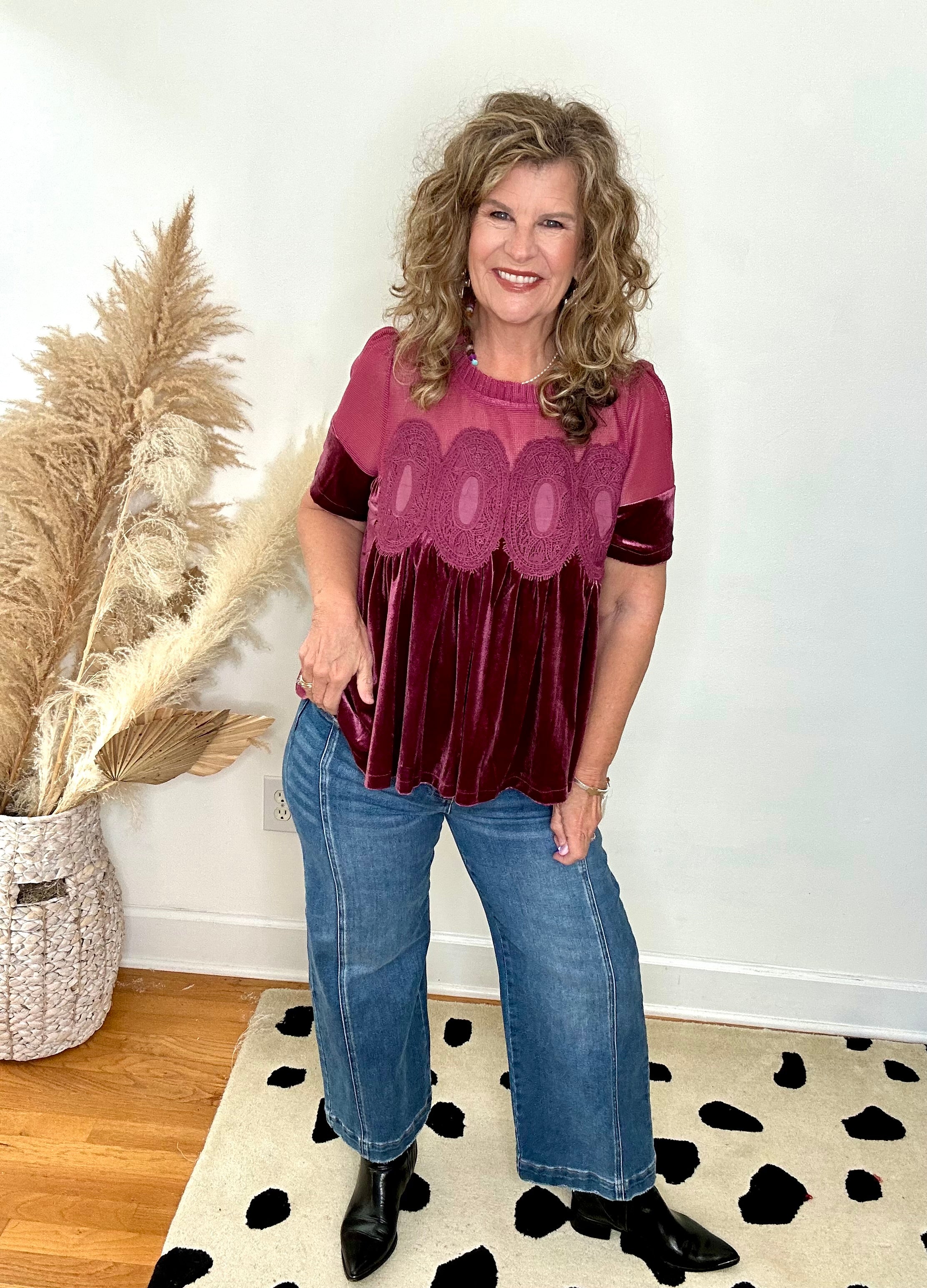 VELVET LACE EMBROIDERED TOP