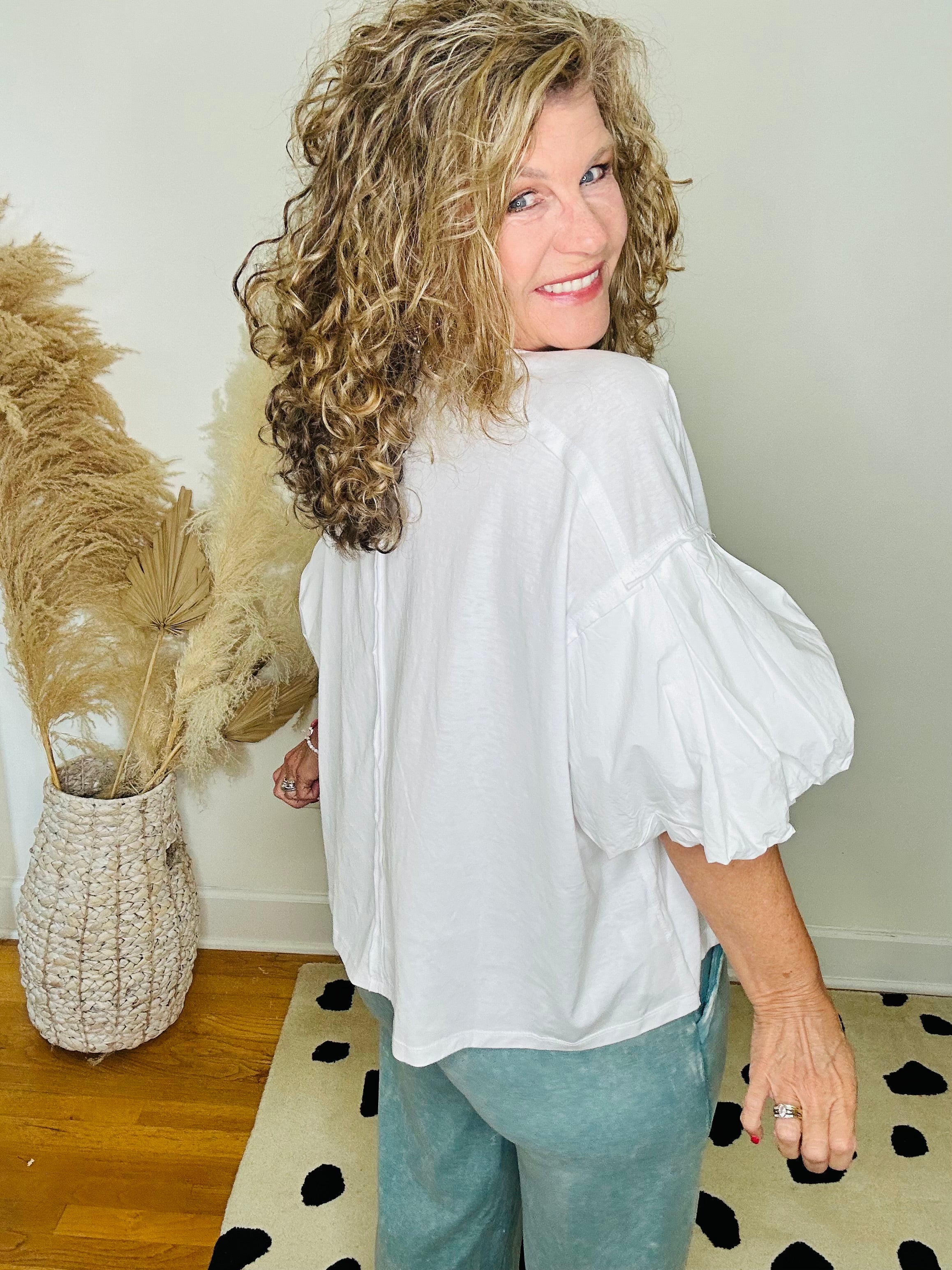 LOOSE FIT TEE WITH PUFF SLEEVE