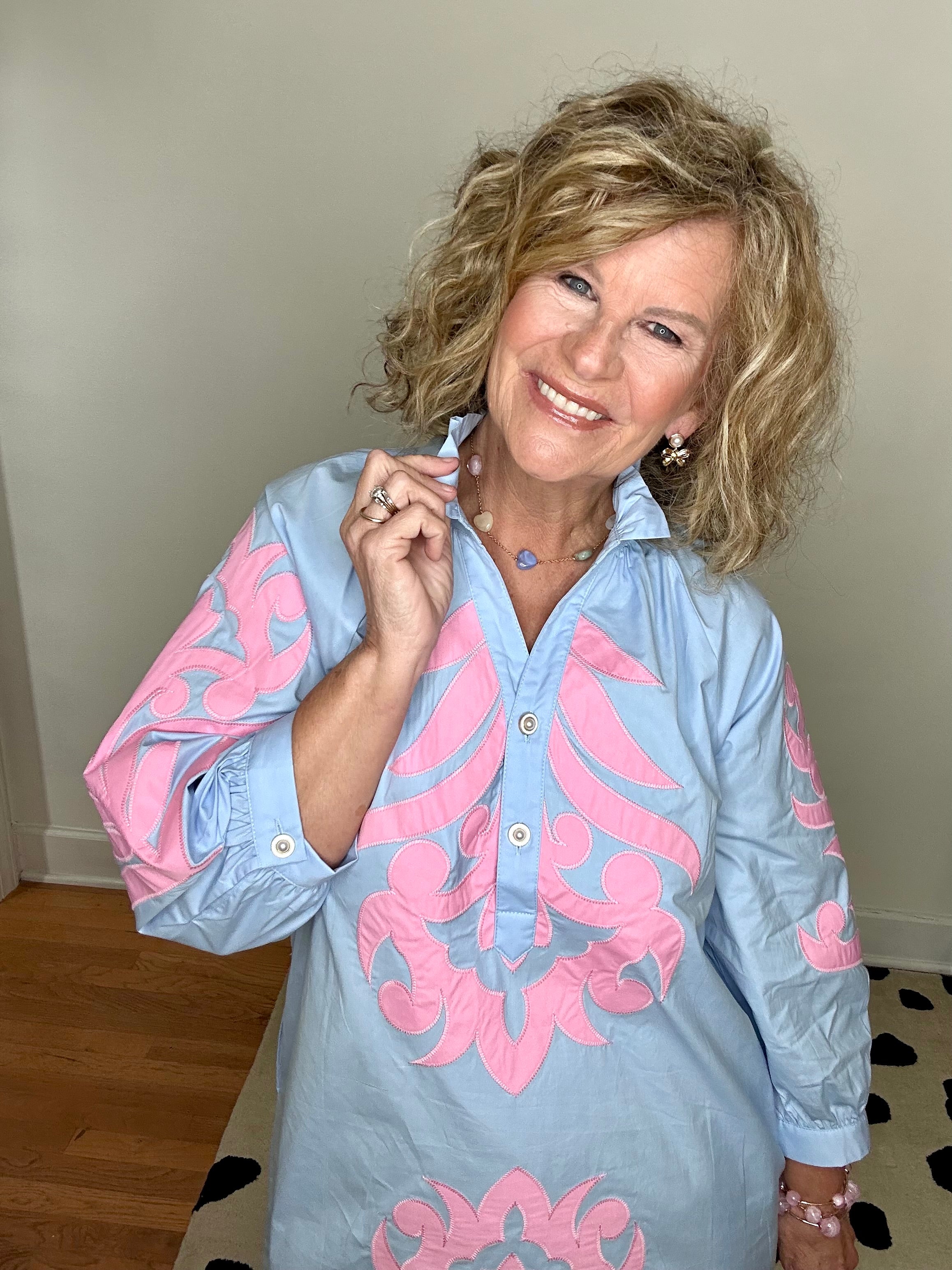 POWDER BLUE FLORAL APPLIQUE SHIFT DRESS