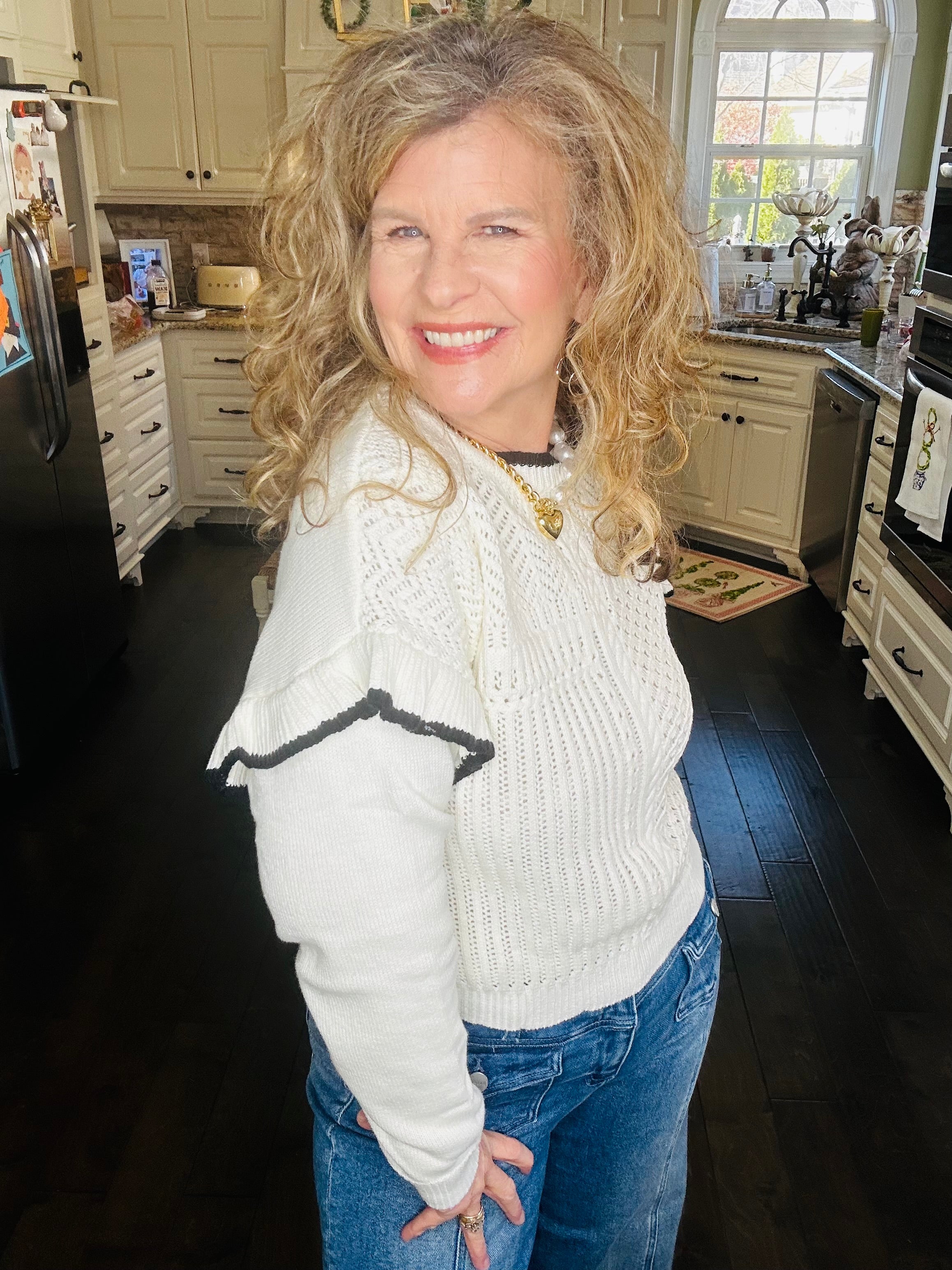 RUFFLED SHOULDER KNIT SWEATER