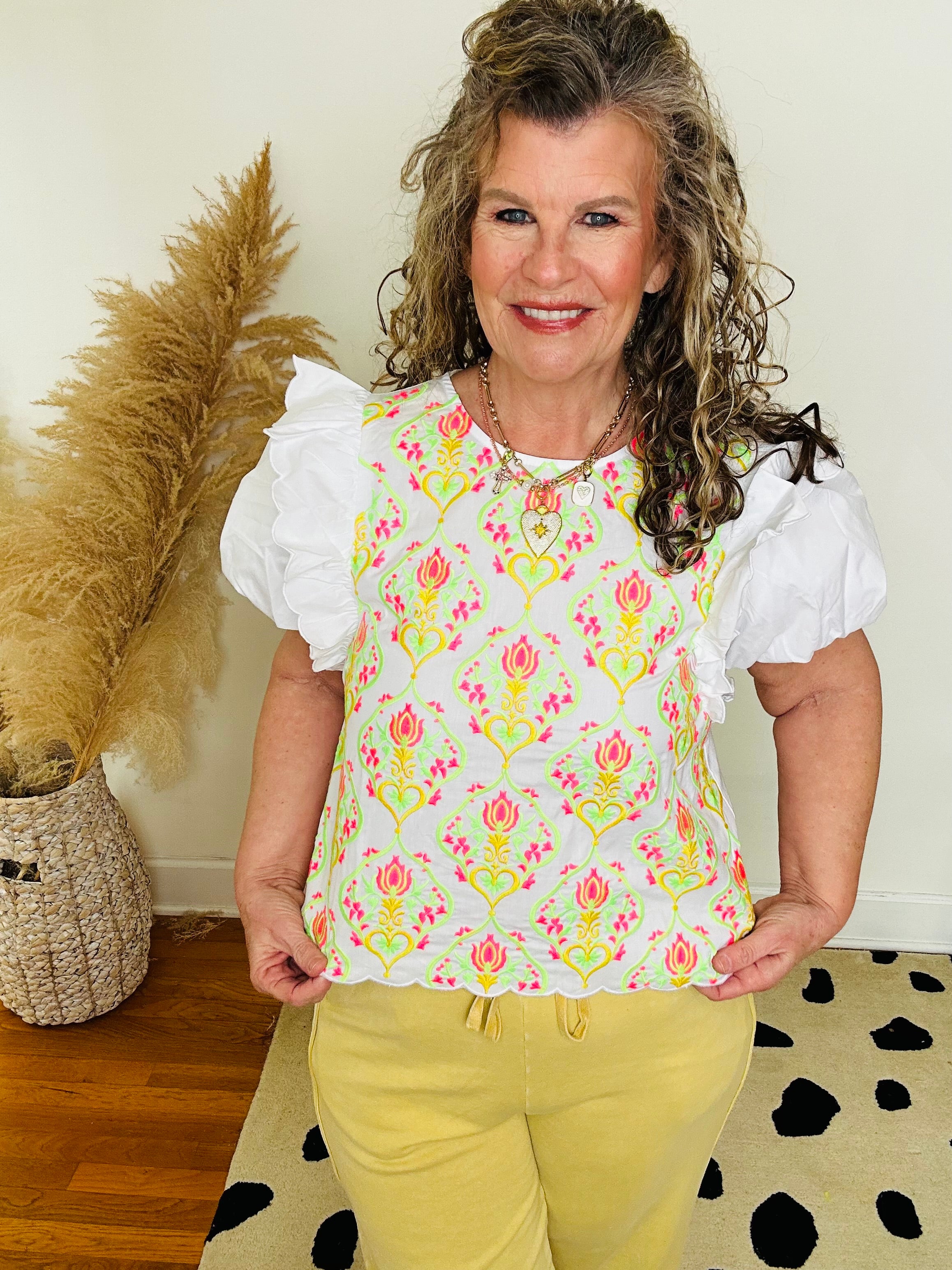 SWEET AND SPRINGY EMBROIDERED BLOUSE