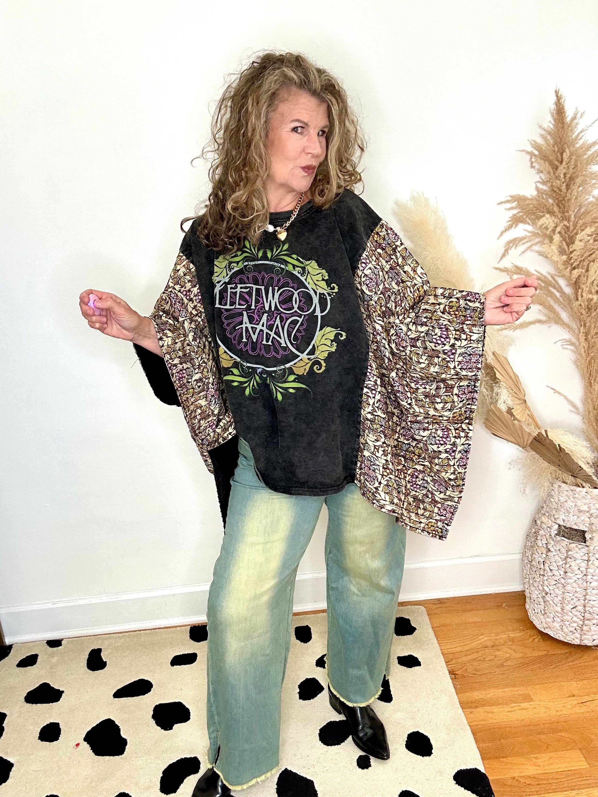 GO YOUR OWN WAY GRAPHIC TOP