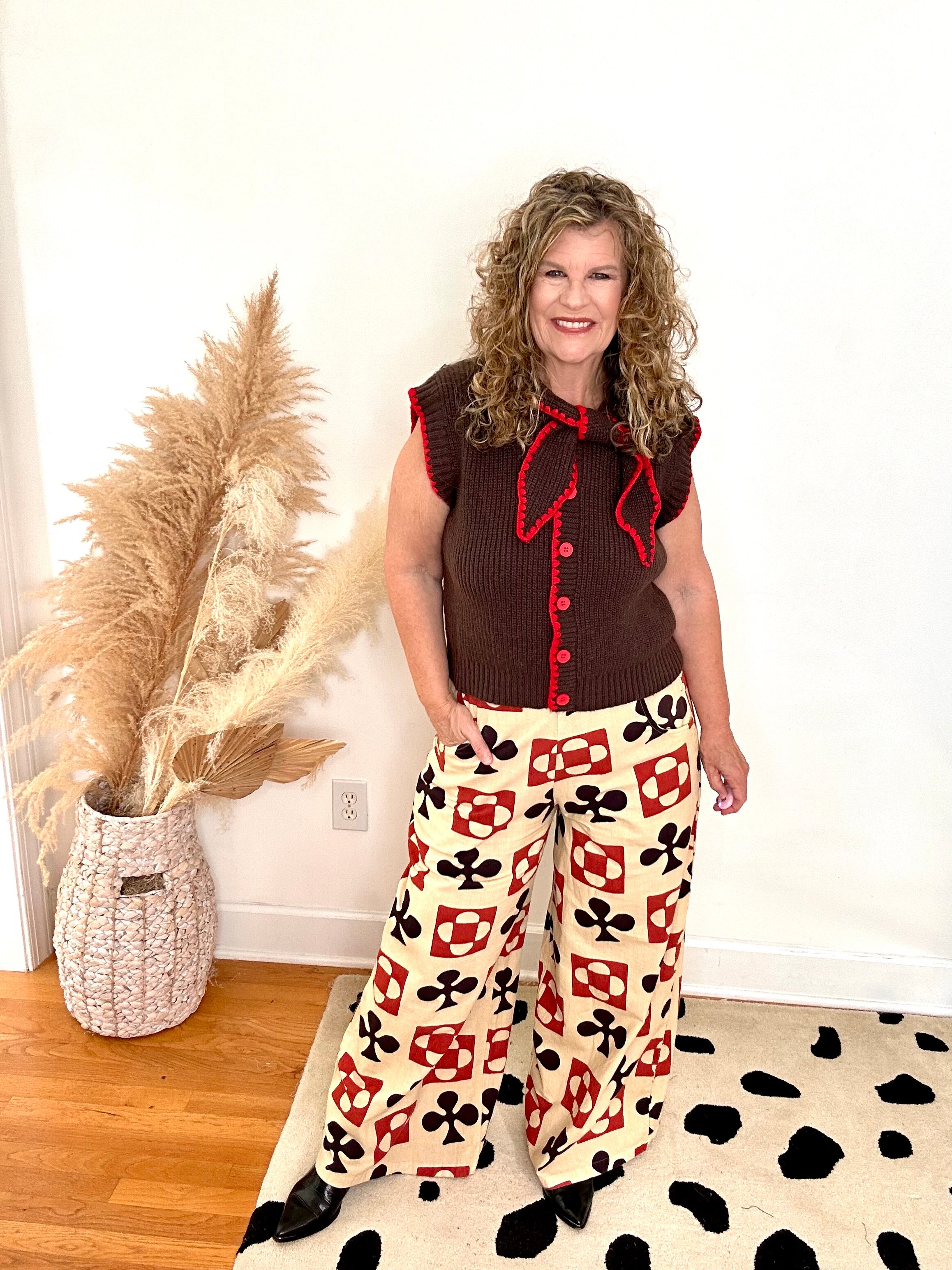 BLANKET STITCH TIE NECK SWEATER VEST-BROWN/RED