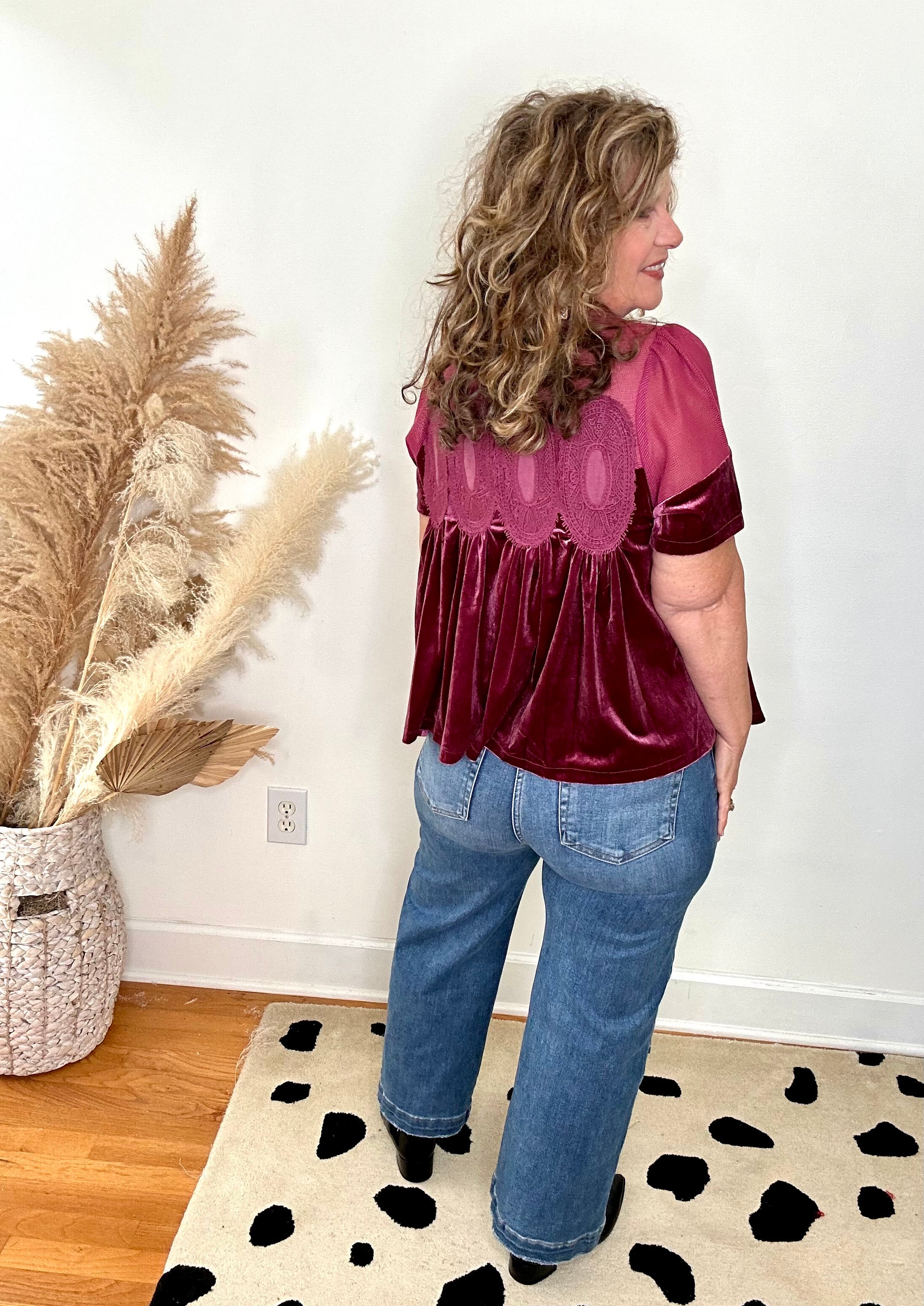 VELVET LACE EMBROIDERED TOP