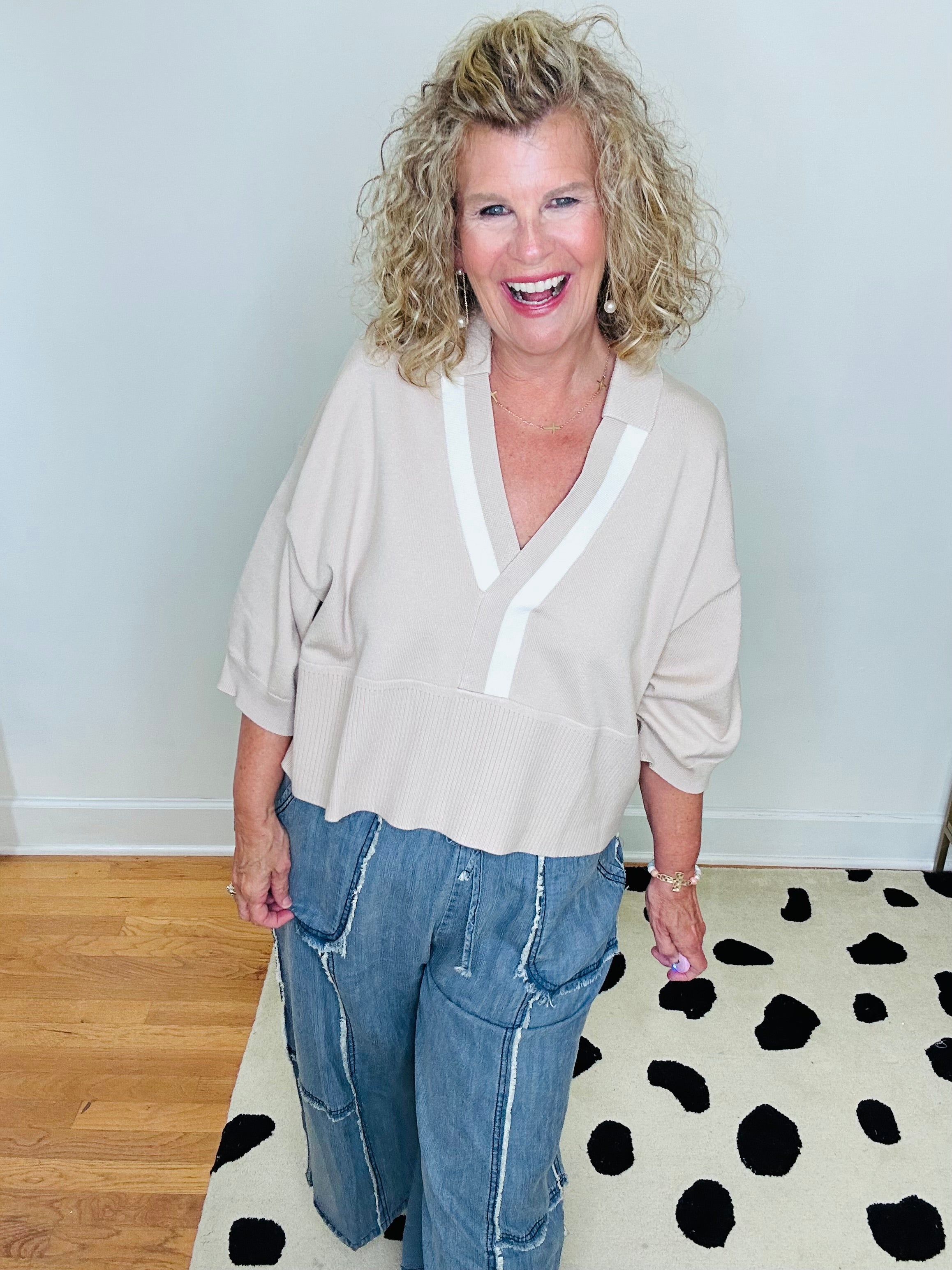 BEIGE KNIT TOP WITH COLLAR AND CONTRAST TRIM