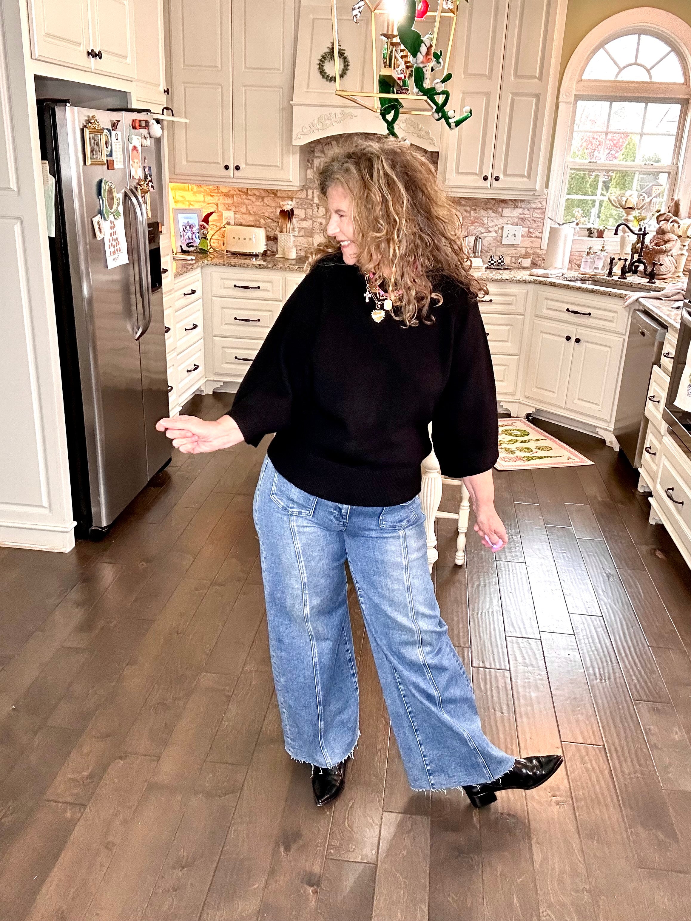 DROP SHOULDER BLACK SWEATER