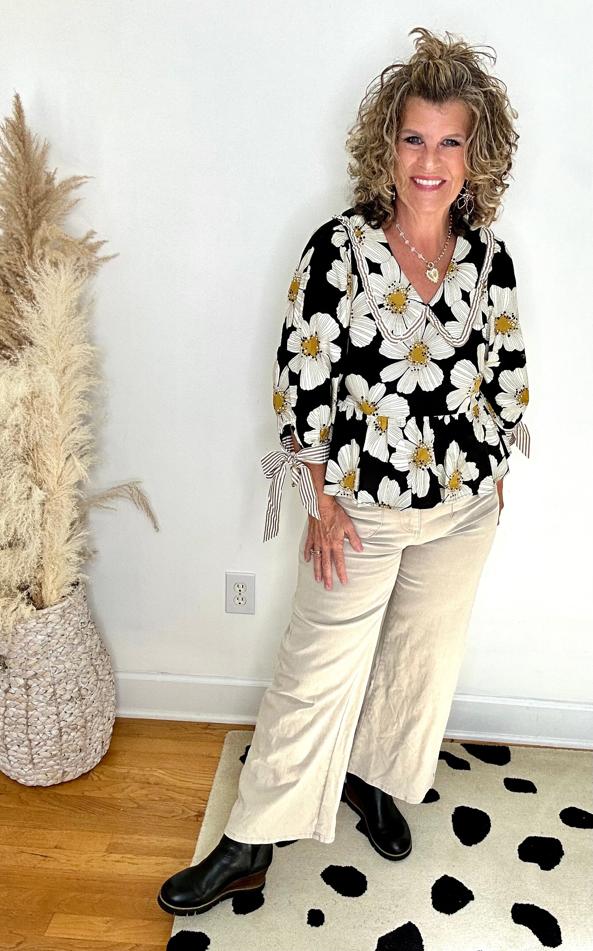 BLACK AND WHITE FLORAL TOP