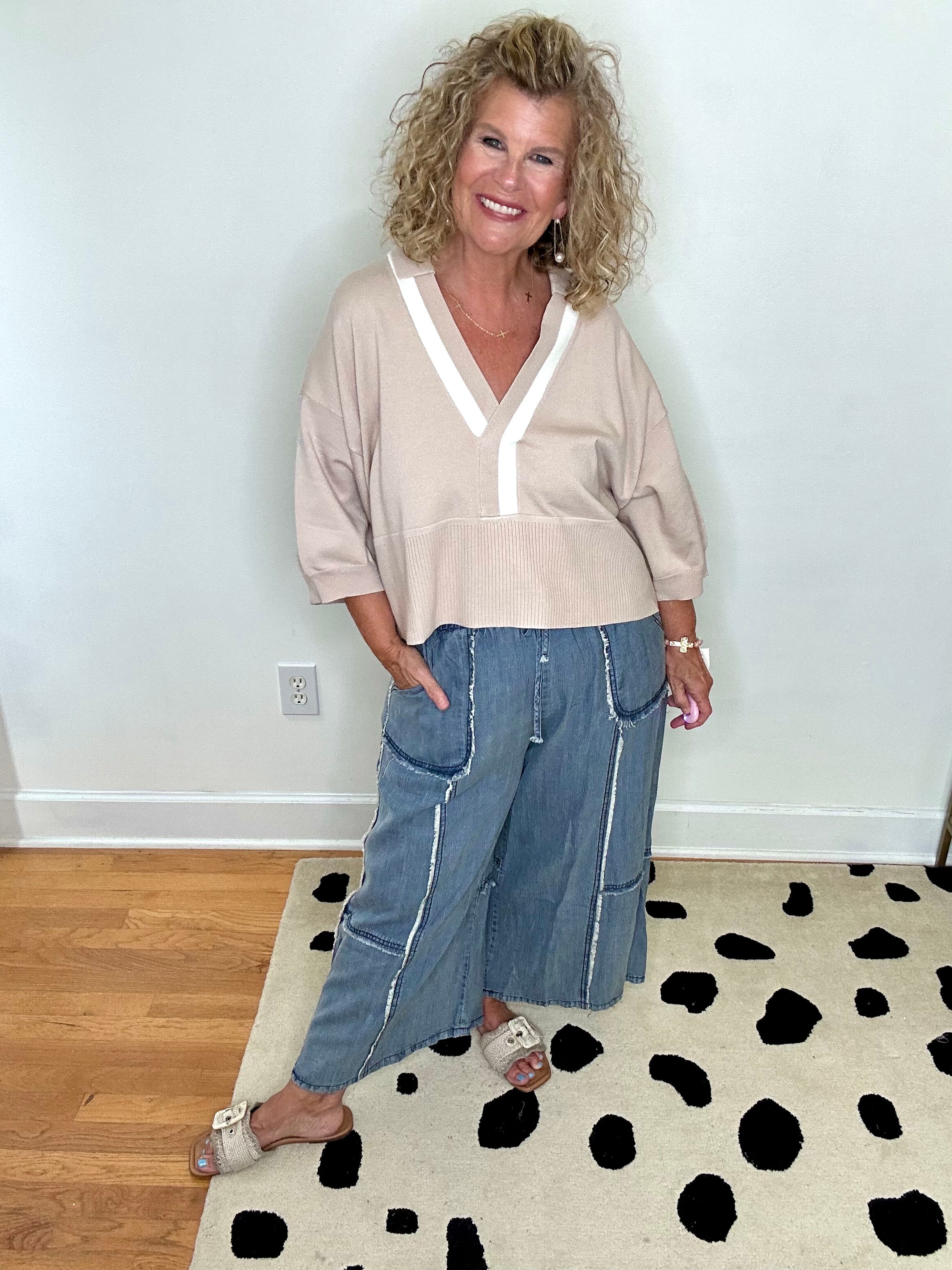 BEIGE KNIT TOP WITH COLLAR AND CONTRAST TRIM