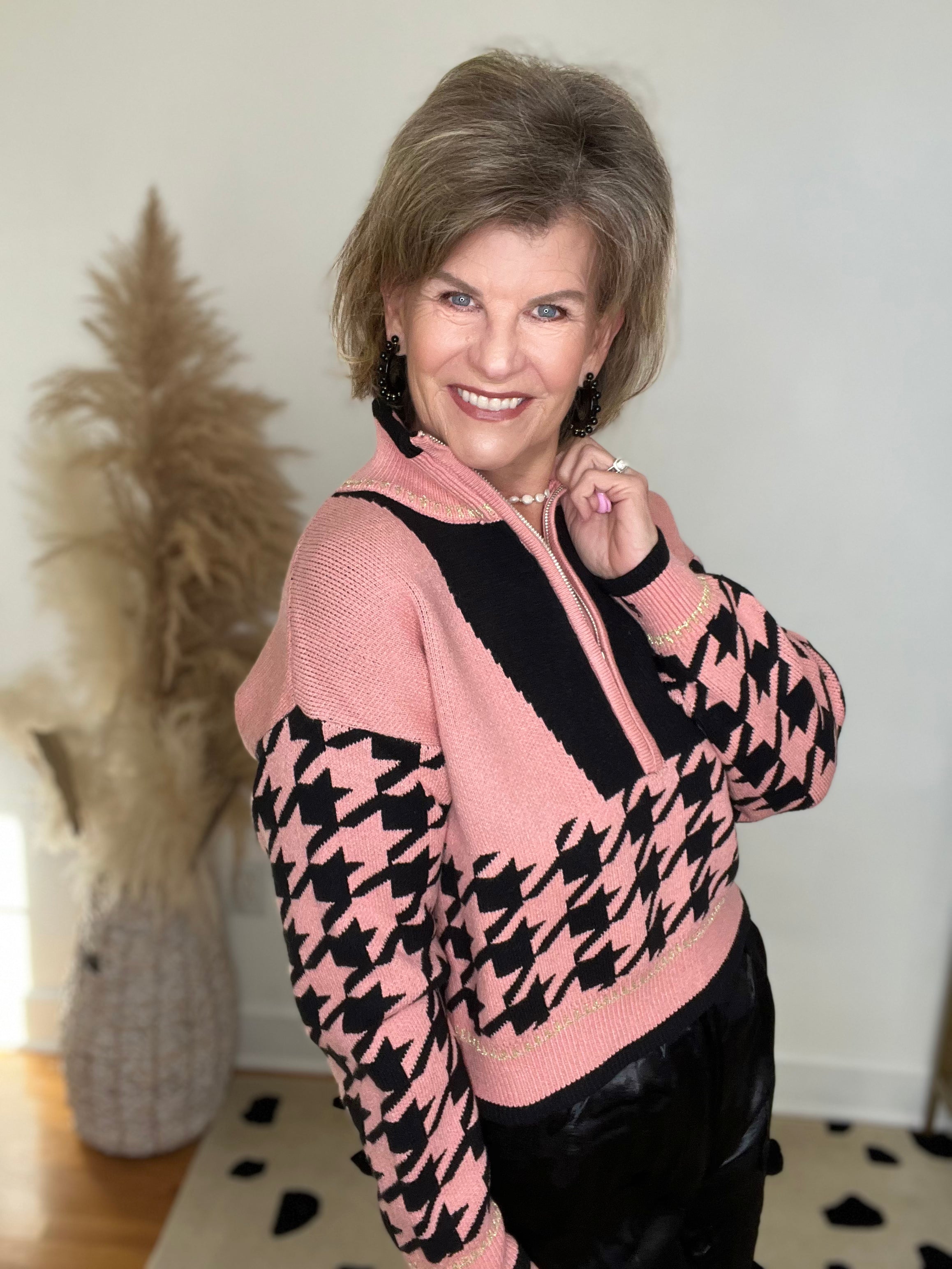 PINK AND BLACK HOUNDSTOOTH ZIP PULLOVER