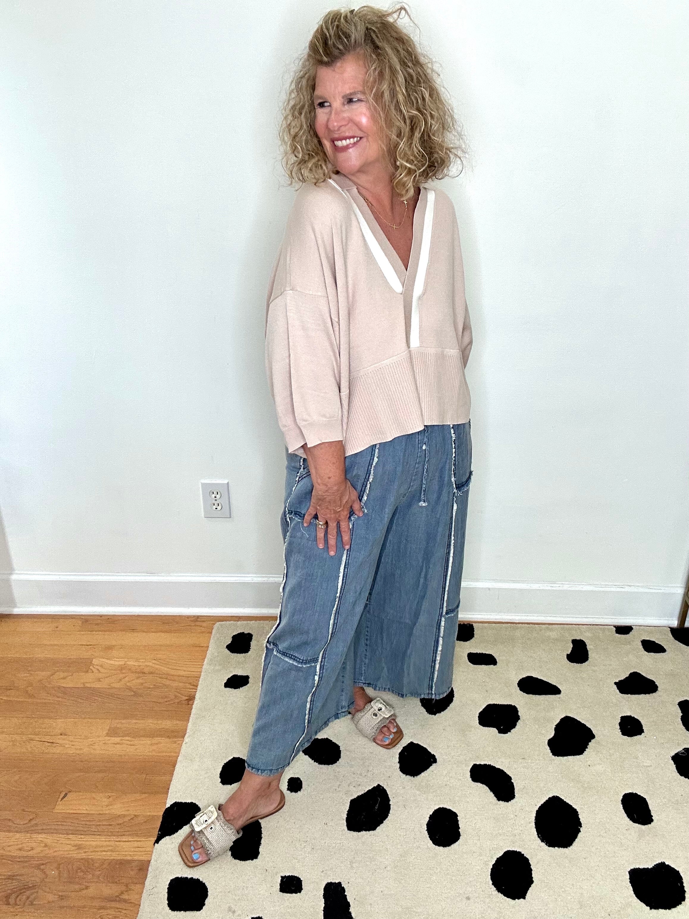 BEIGE KNIT TOP WITH COLLAR AND CONTRAST TRIM