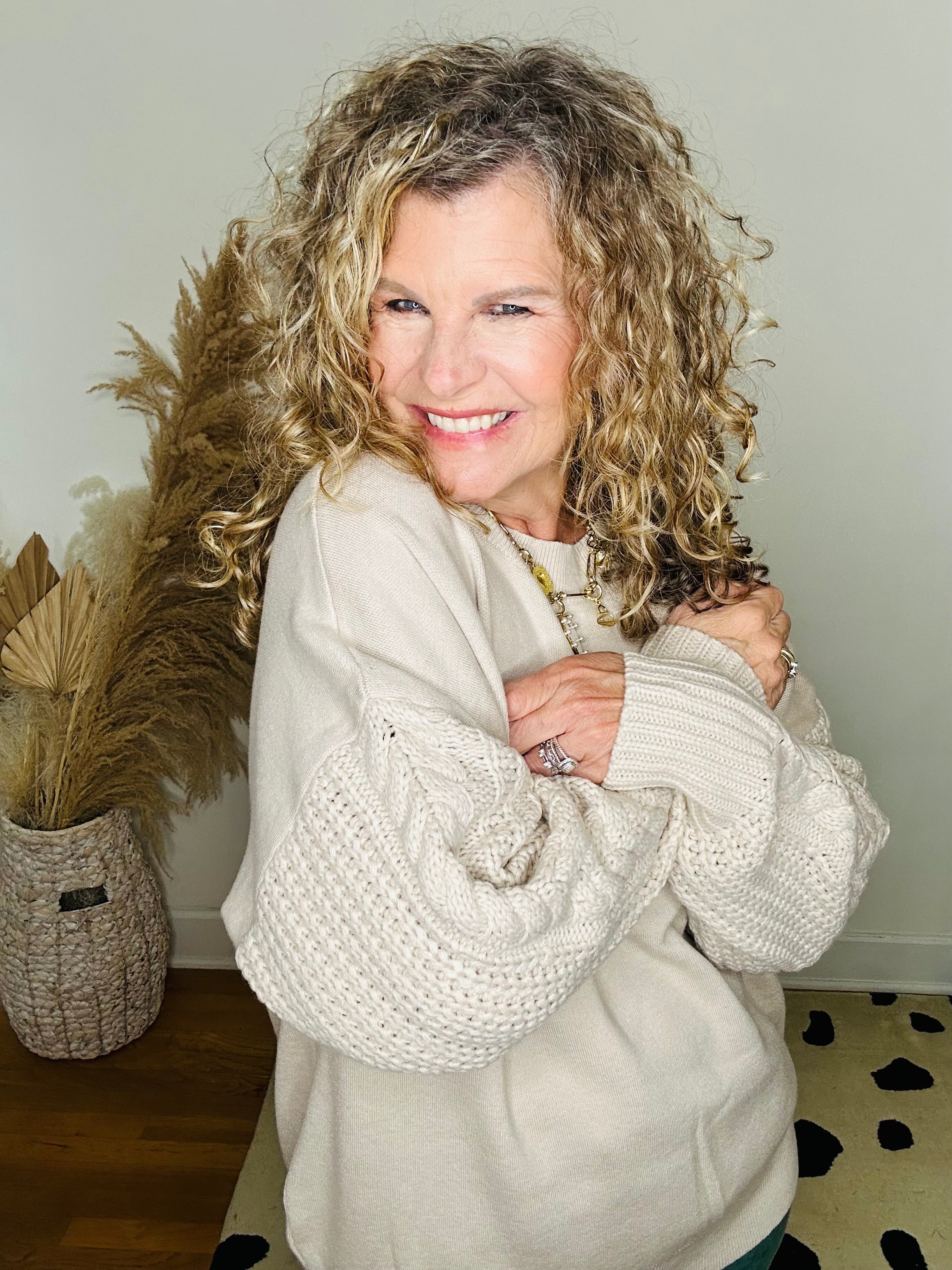CABLE KNIT SLEEVE SWEATER