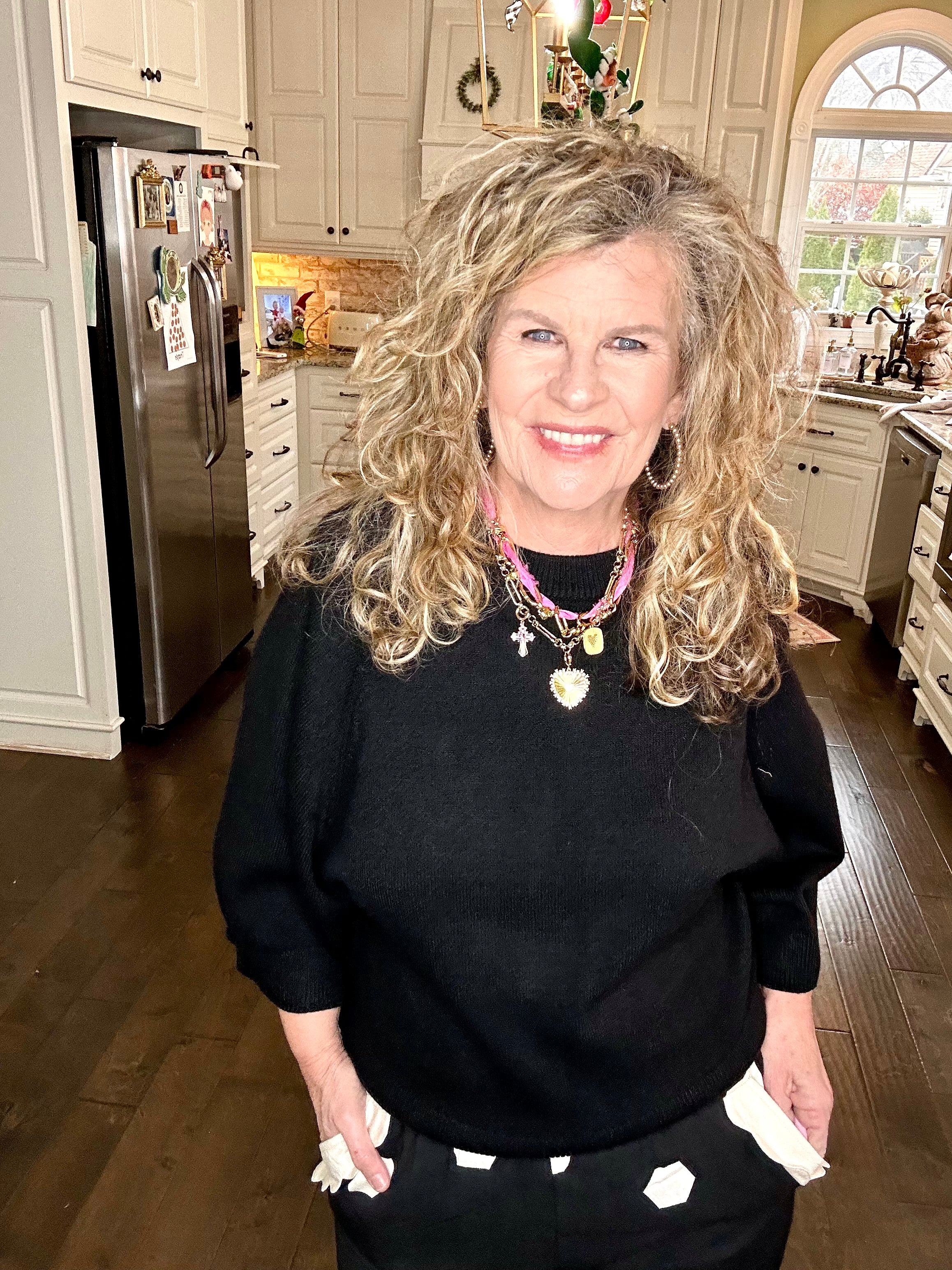 DROP SHOULDER BLACK SWEATER