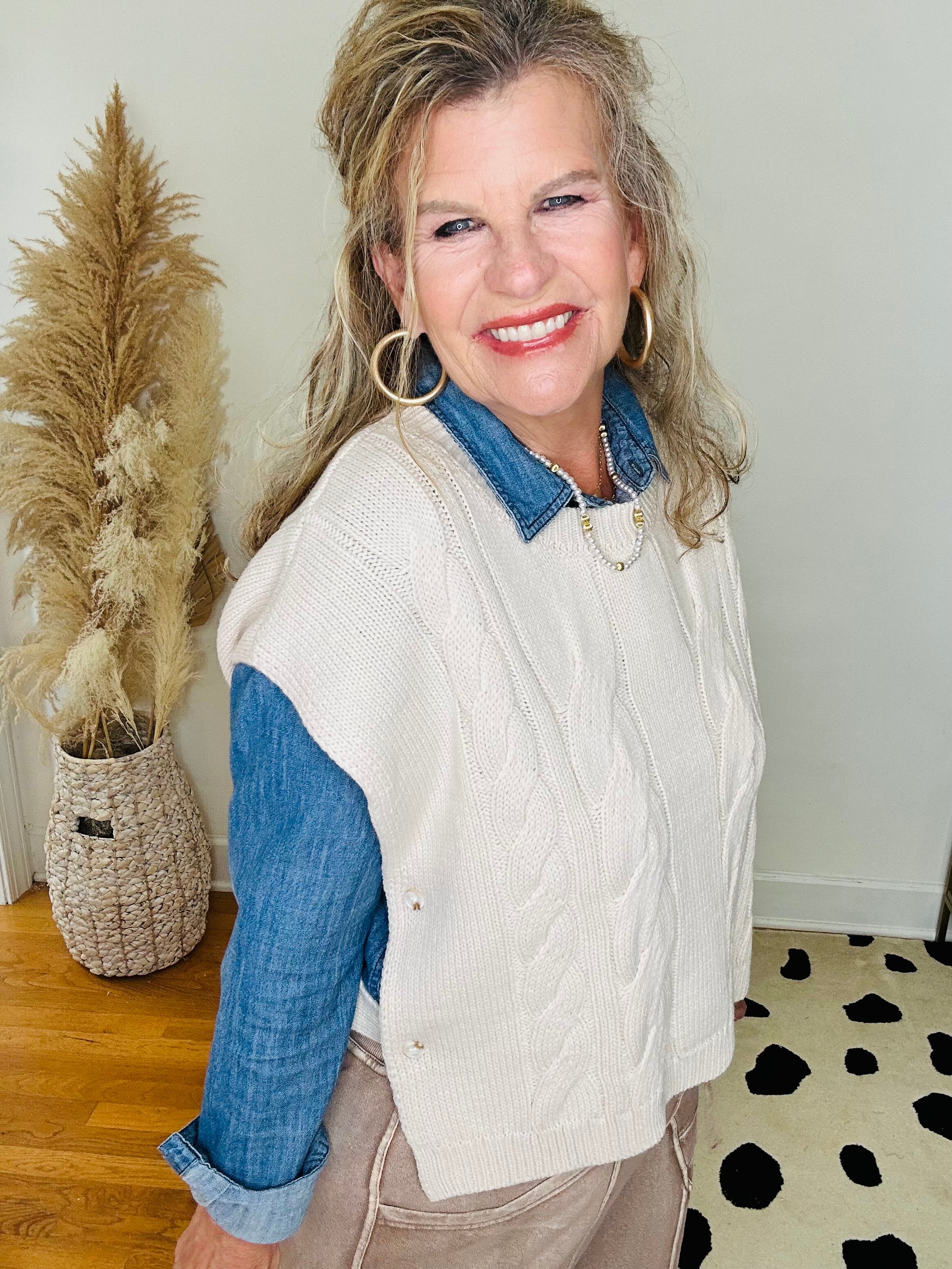 SIDE TAB CABLE KNIT SWEATER VEST