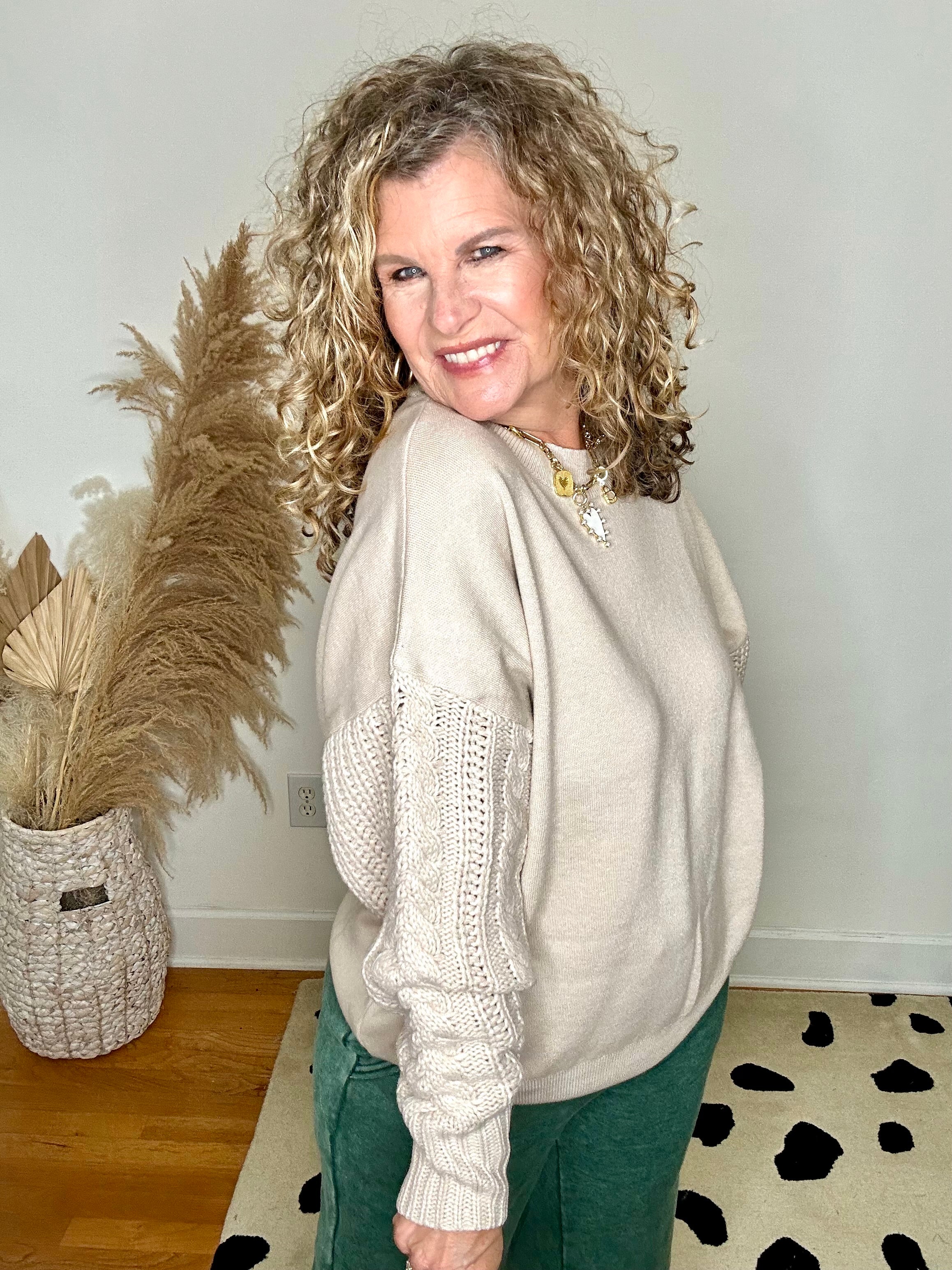 CABLE KNIT SLEEVE SWEATER