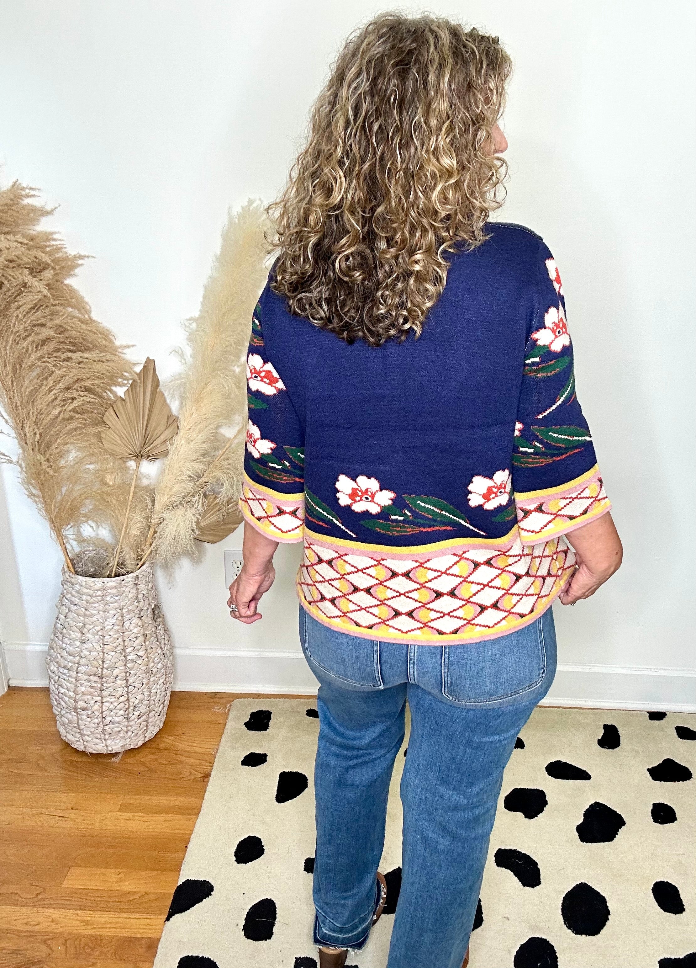 FLORAL JACQUARD PATTERN KNIT SWEATER