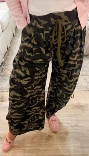 CAMO RUCHED PANTS