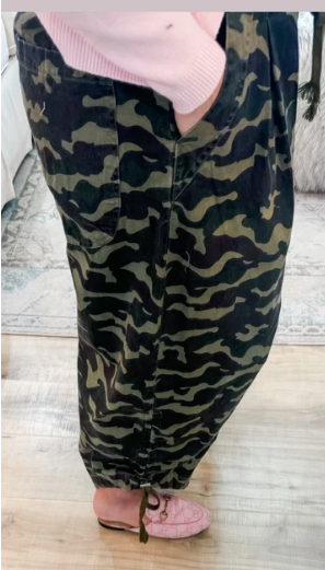 CAMO RUCHED PANTS