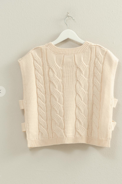 SIDE TAB CABLE KNIT SWEATER VEST