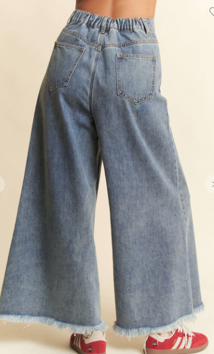 DENIM WIDE LEGE RAW HEM JEANS