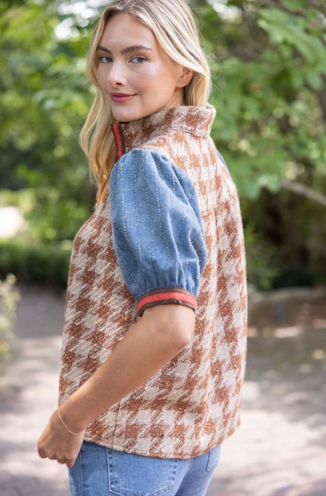 BISTRO HOUNDSTOOTH TWEED TOP IN ICED LATTE