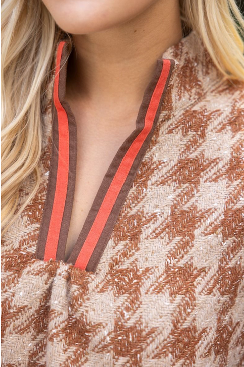 BISTRO HOUNDSTOOTH TWEED TOP IN ICED LATTE