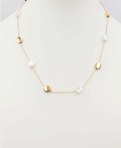 FLAT PEARL AND GOLD NECKLACE