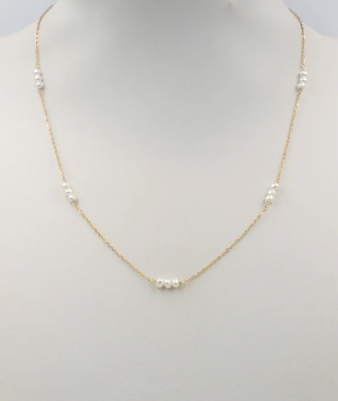 CLUSTER PEARL NECKLACE